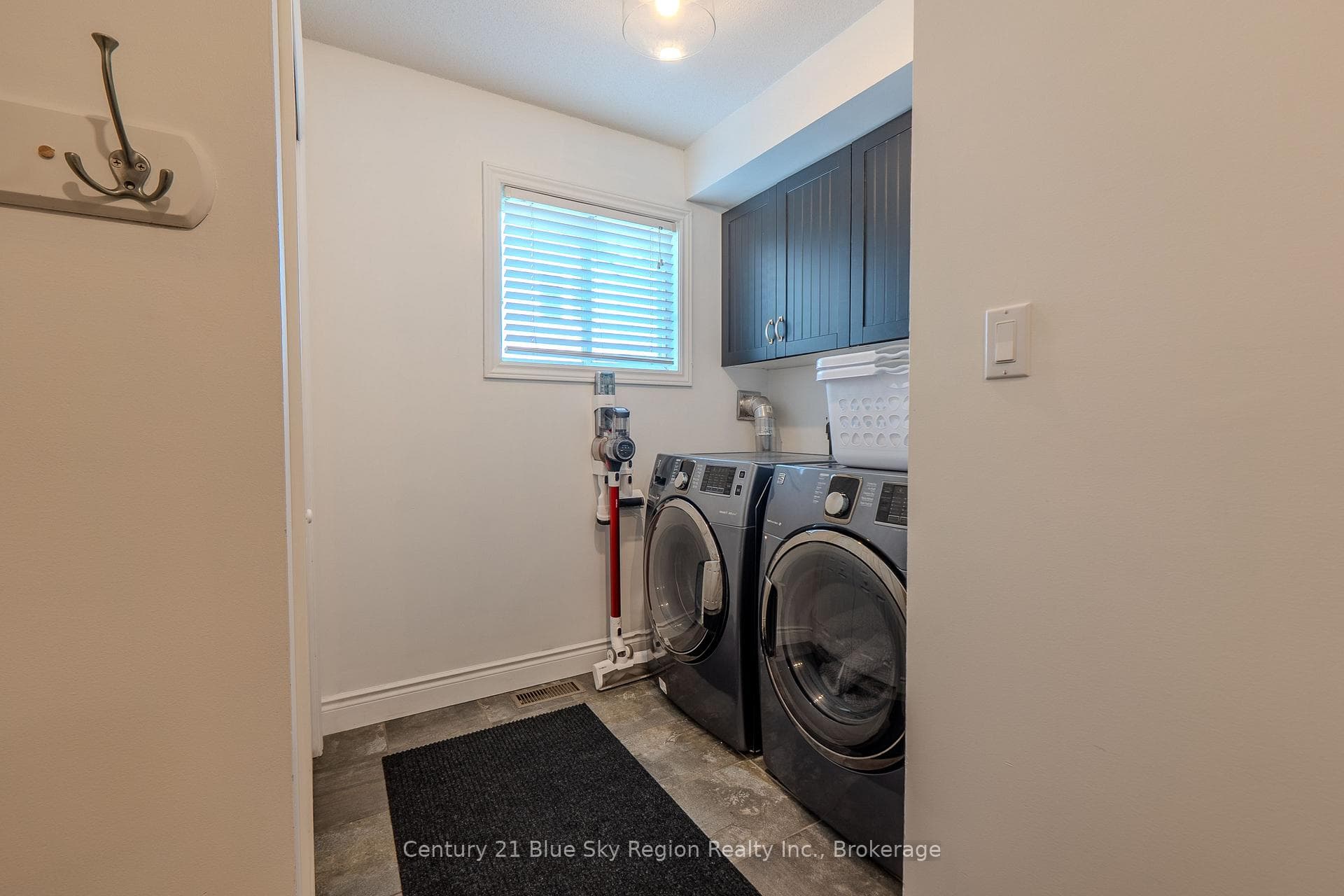 354 Elmwood Avenue photo 22