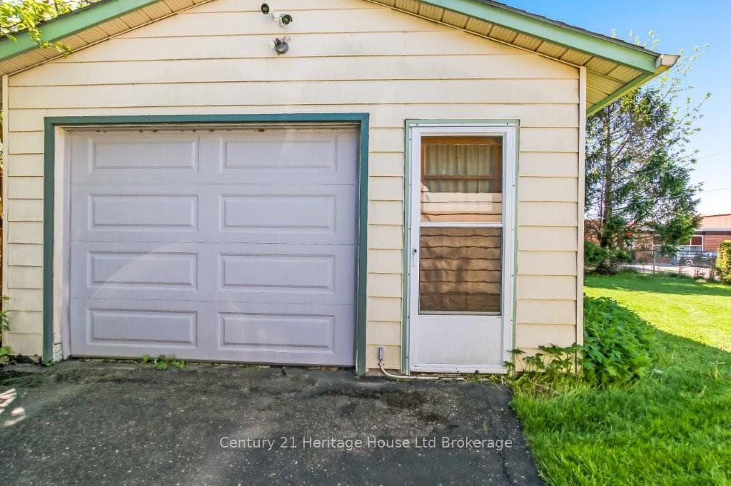 348 Parkinson Road photo 18