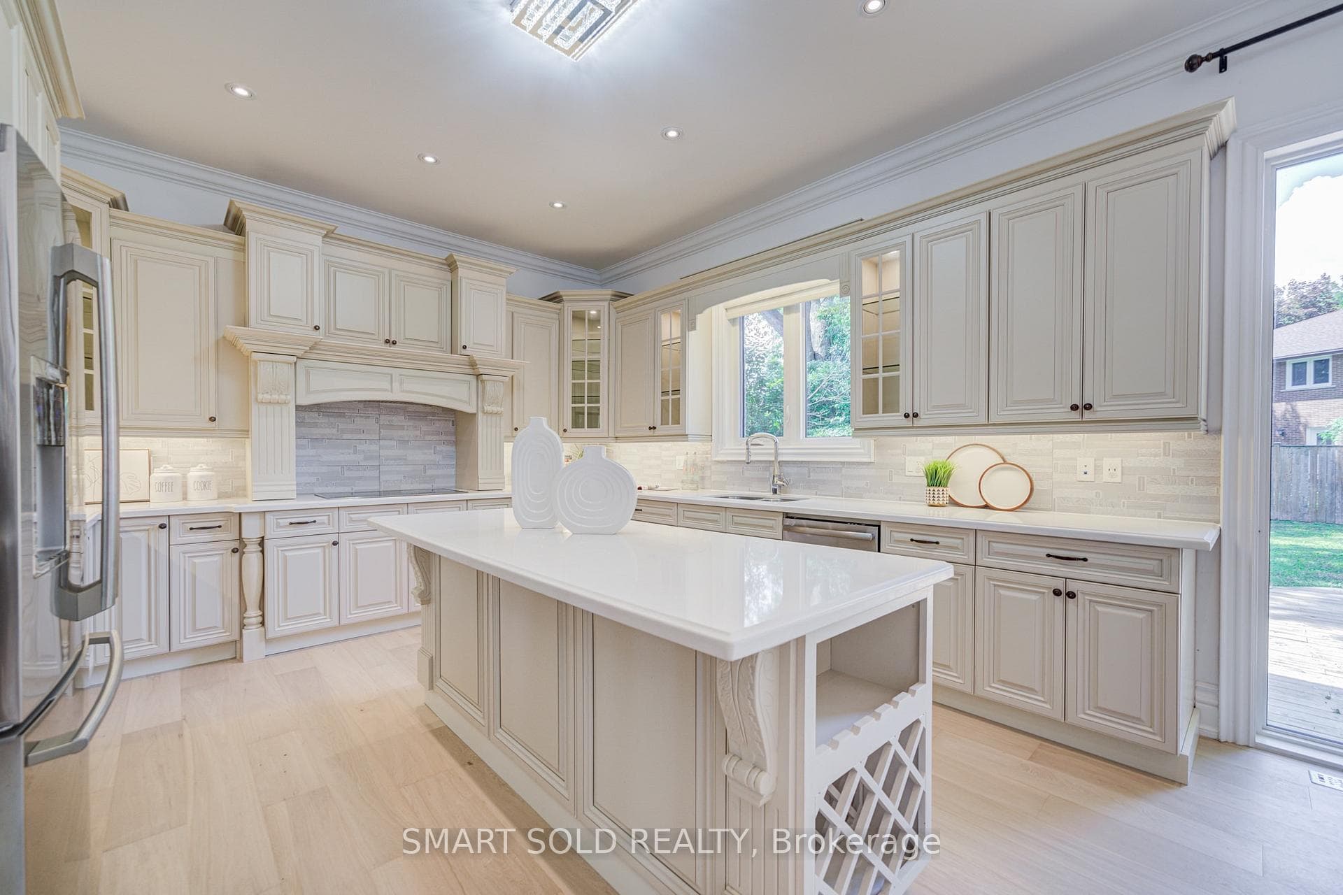 201 Burnhamthorpe Road photo 14