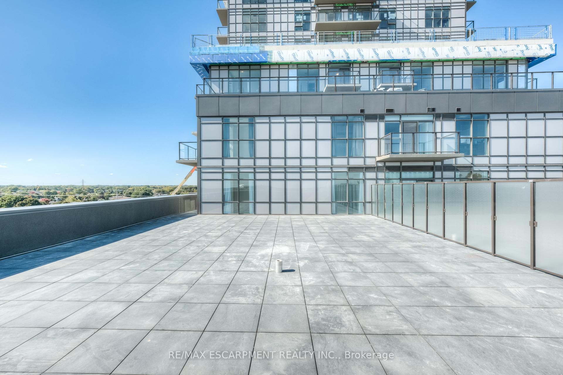 450 DUNDAS Street Unit 521 photo 25