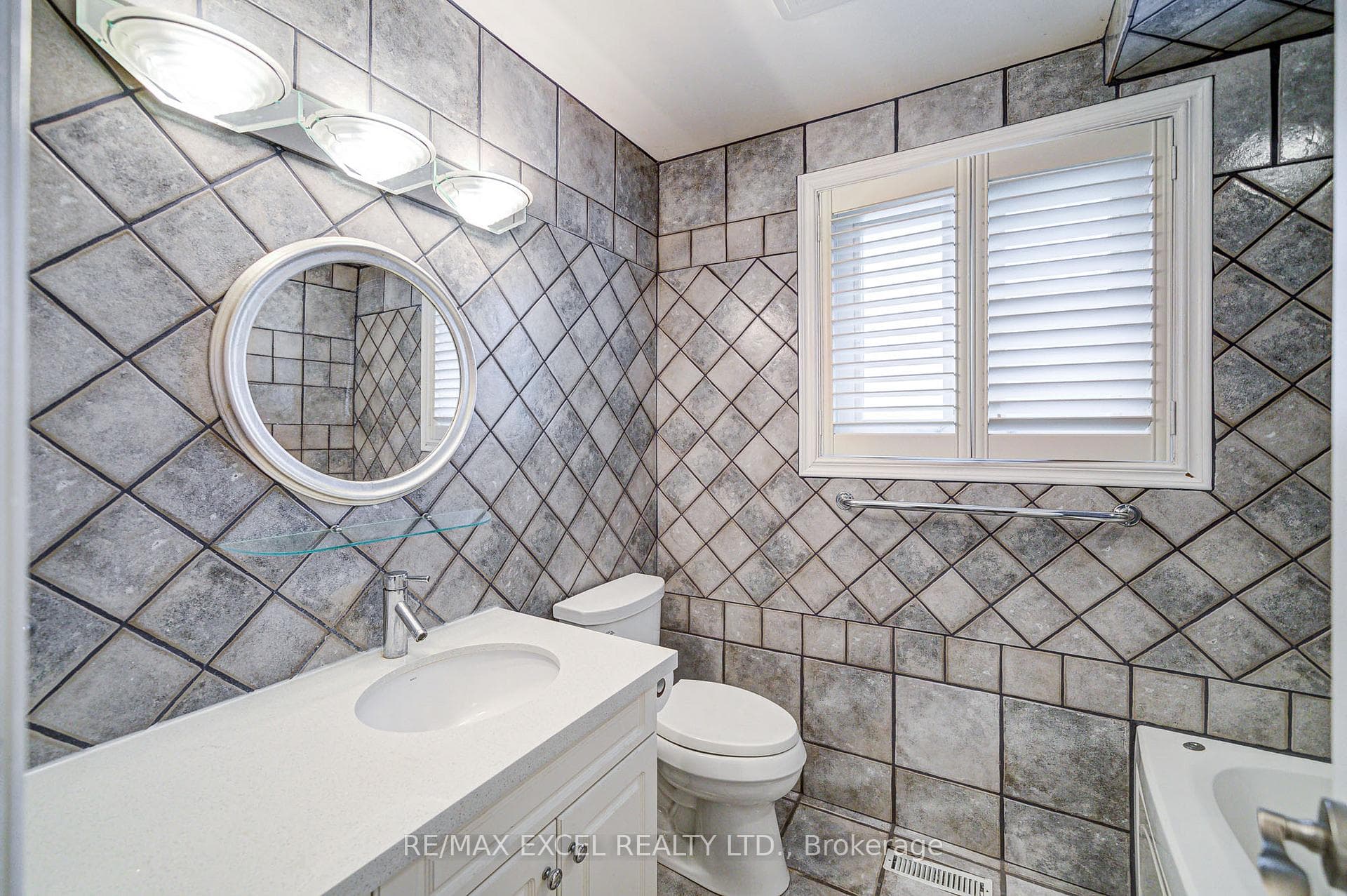 108 Babcombe Drive photo 27