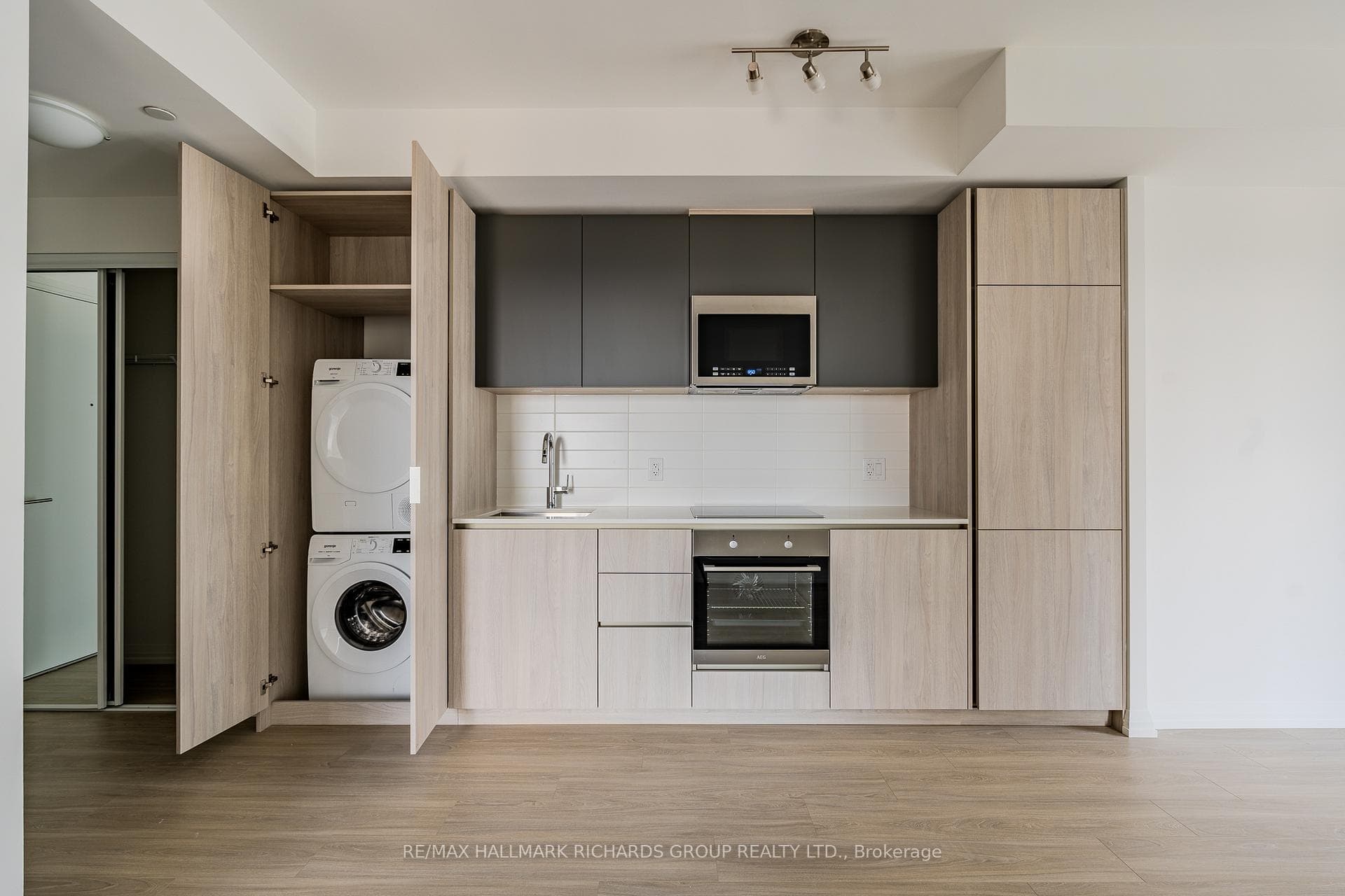 28 Widmer Street Unit 3023 photo 6