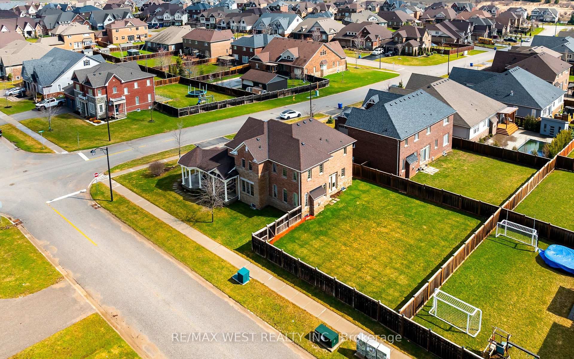 10 Stonegate Avenue photo 19