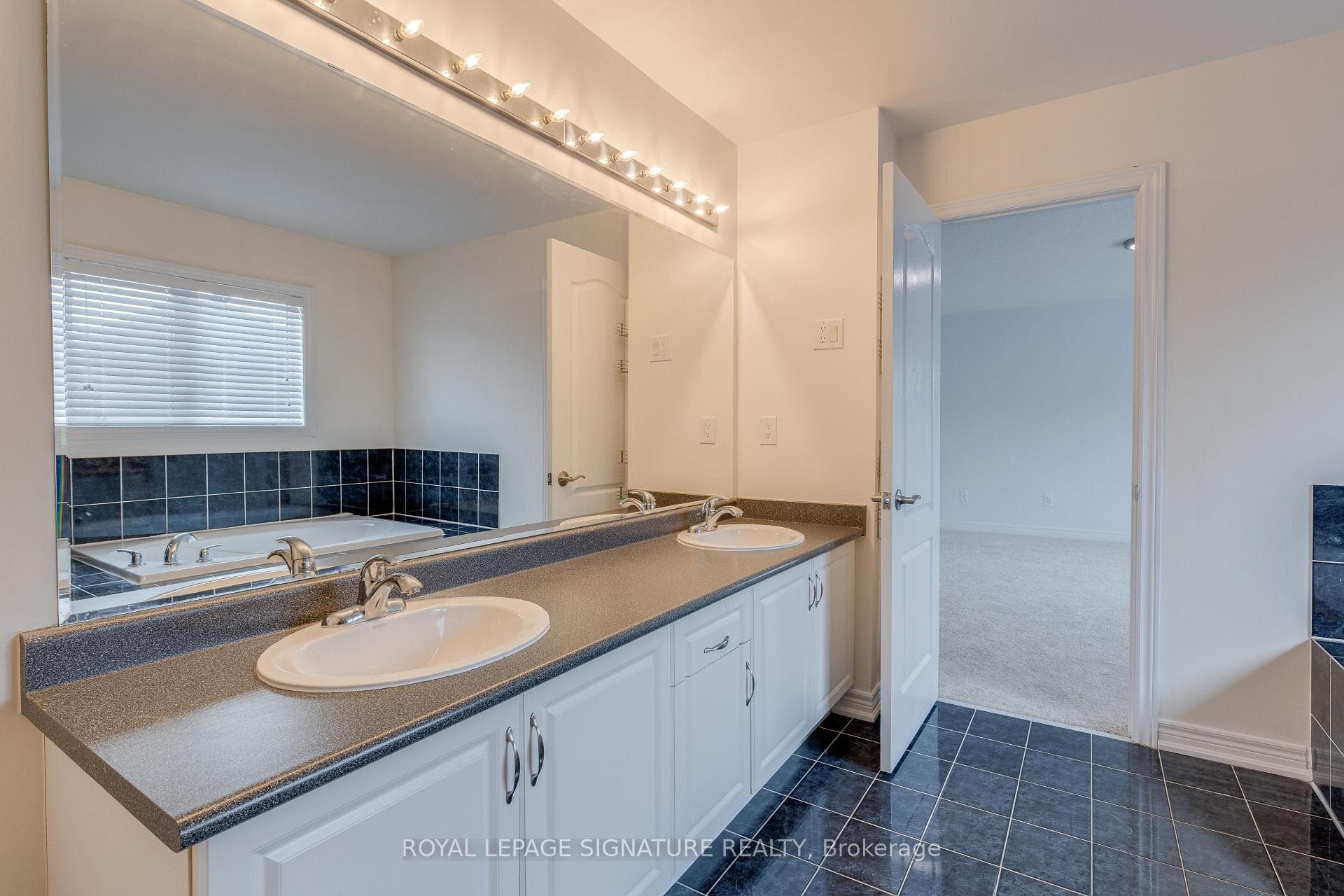 39 Hermitage Boulevard photo 19