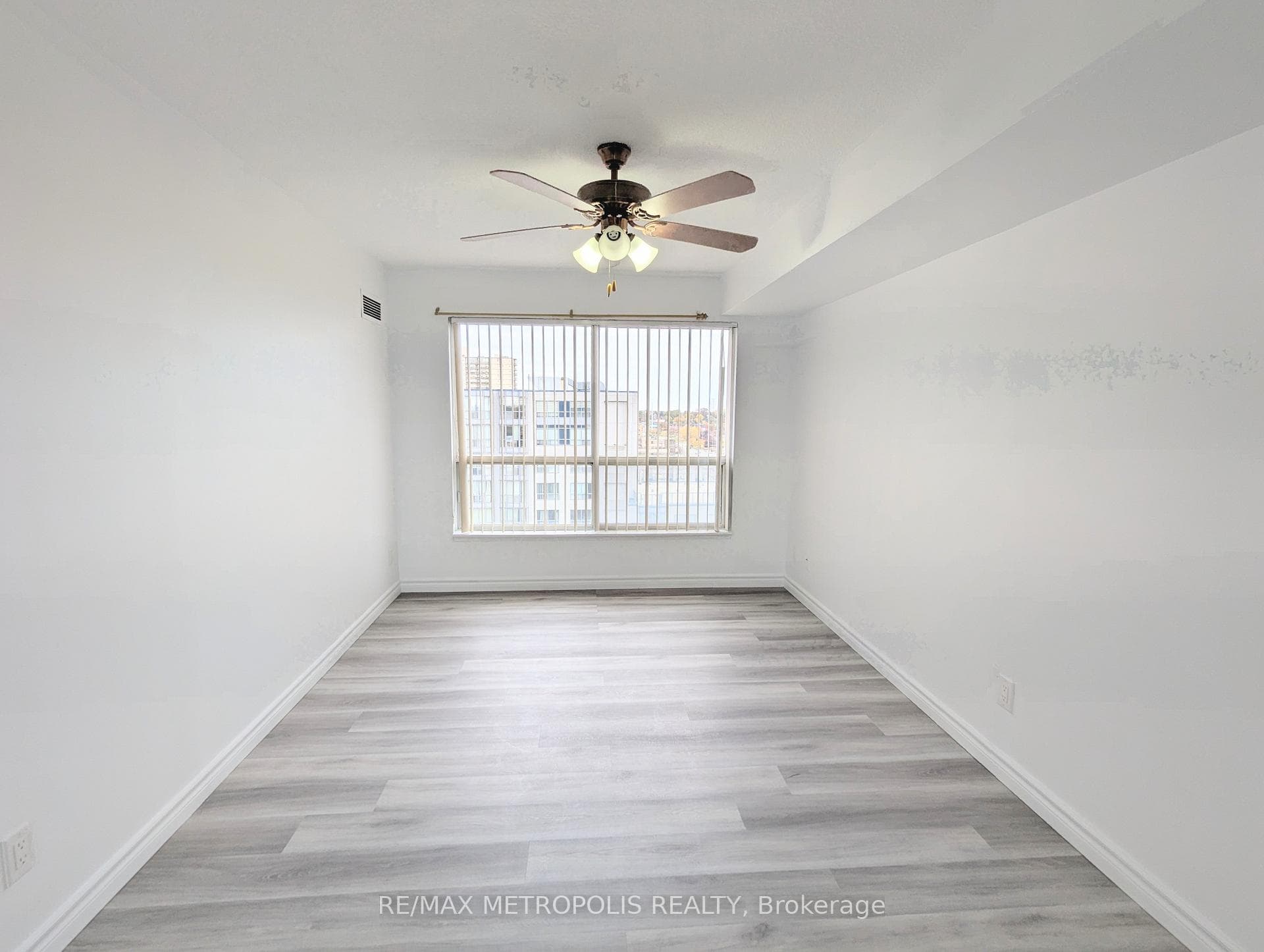2550 Lawrence Avenue Unit 1202 photo 17