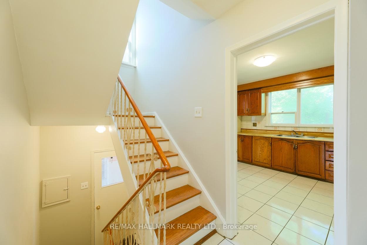 Stairs to 2nd Floor