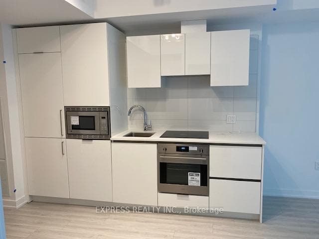 230 Simcoe Street Unit 1437 photo 2