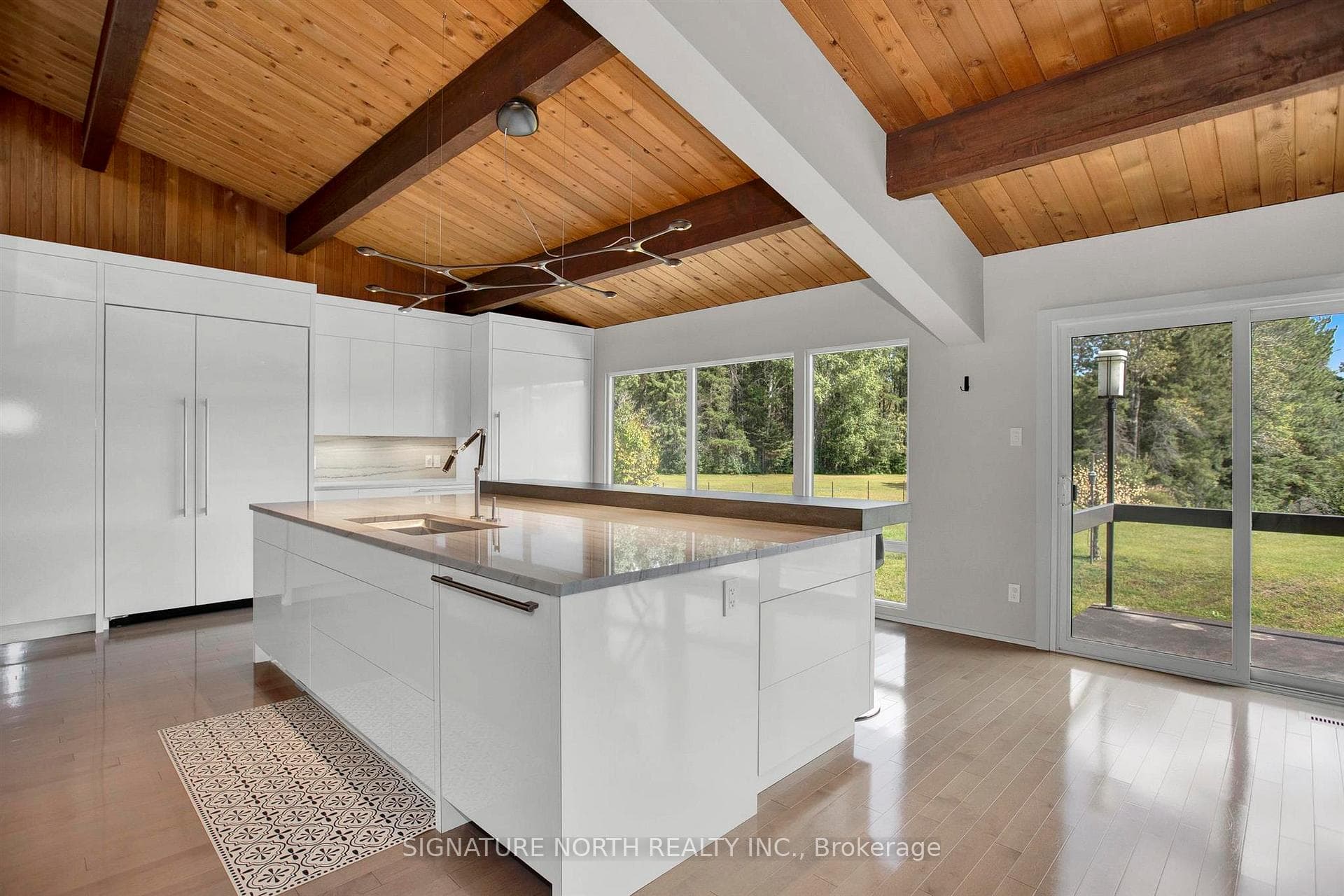 1577 Arthur Street W photo 9