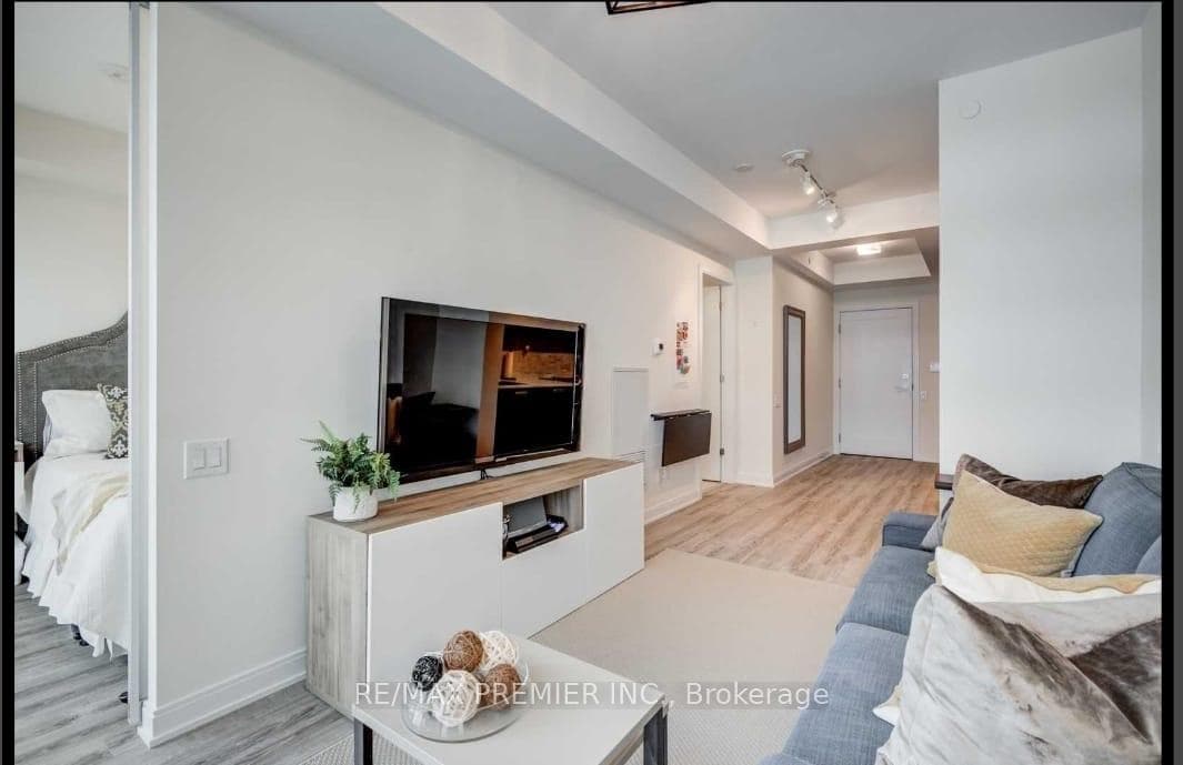 50 CHARLES Street Unit 607 photo 9
