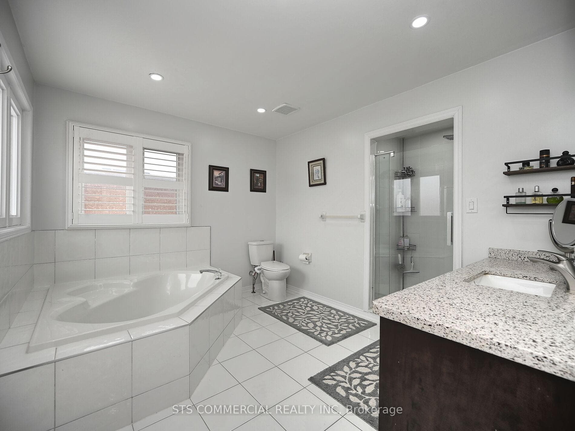 72 Adirondack Crescent photo 22