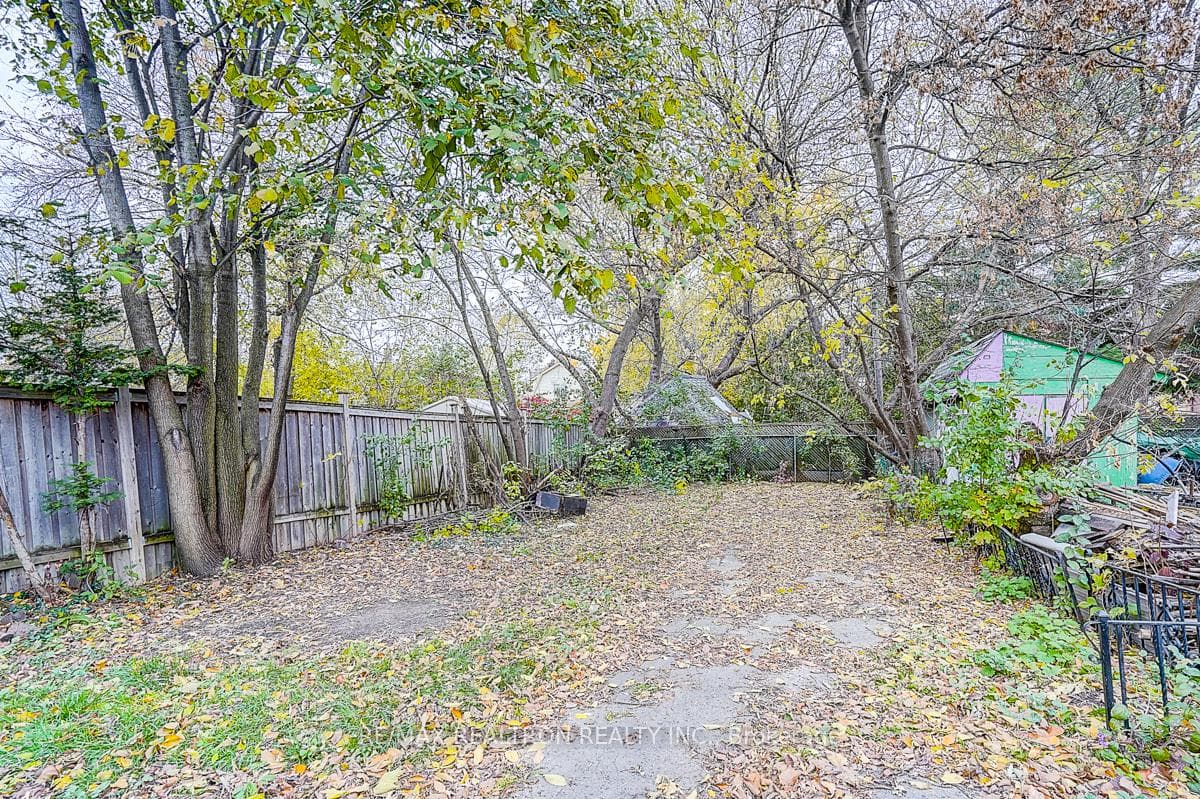 34 Patricia Avenue photo 3