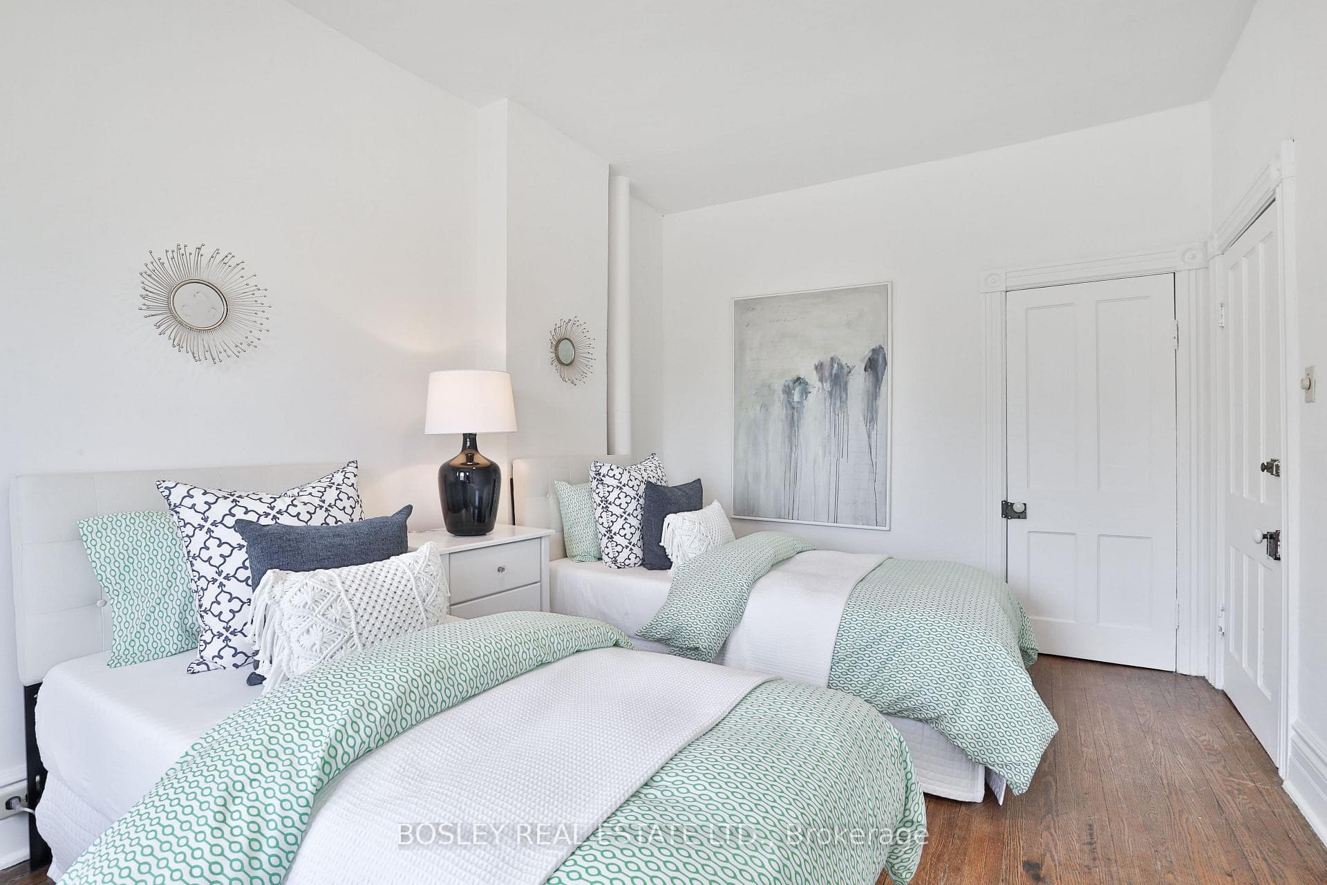14 sorauren Avenue photo 27