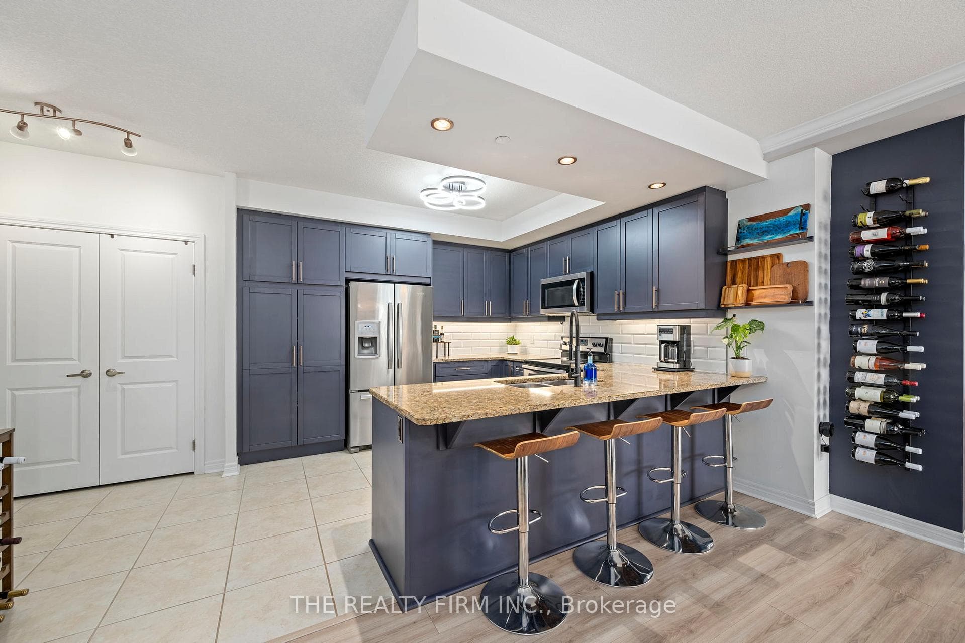 330 Ridout Street Unit 803 photo 7