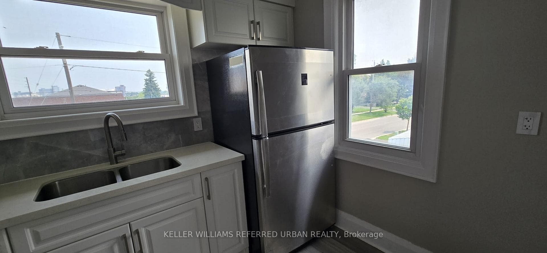 399 King Street photo 2