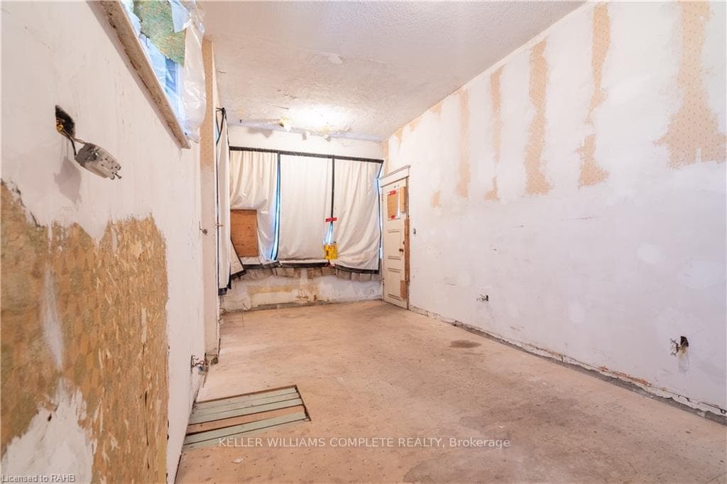 648 MAIN Street photo 21