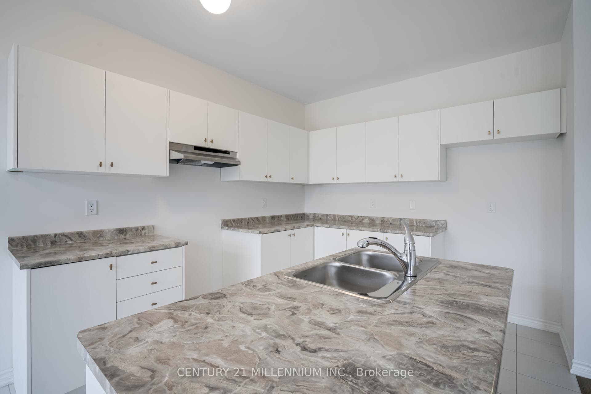 246 Duncan Street photo 8