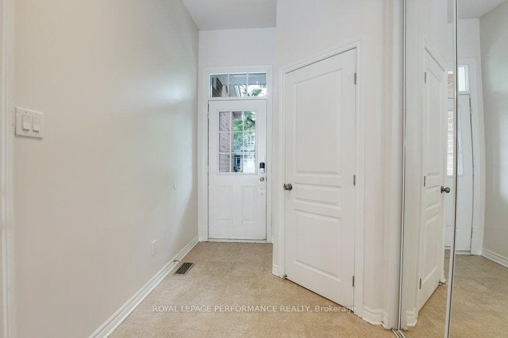 306 Waymark Crescent photo 6