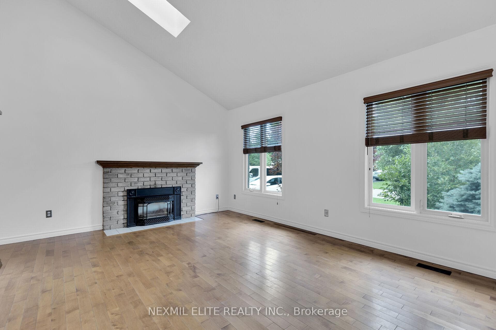 68 Fox Hollow Crescent photo 4