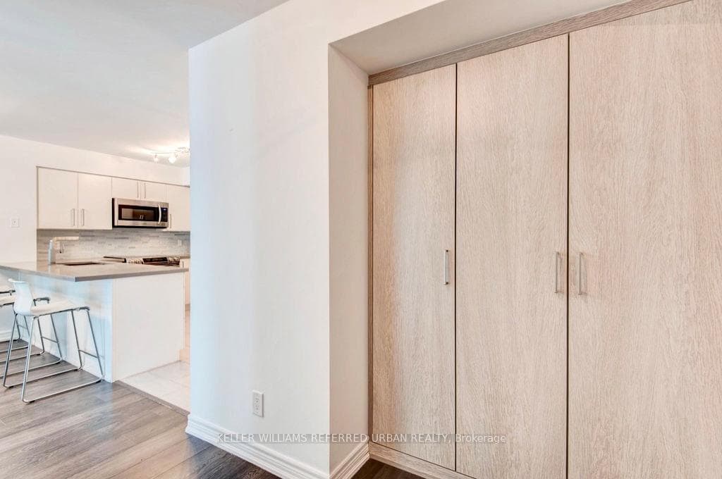 30 Grand Trunk Crescent Unit 2208 photo 21