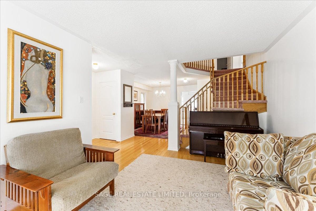 34 Mcsweeney Crescent photo 6