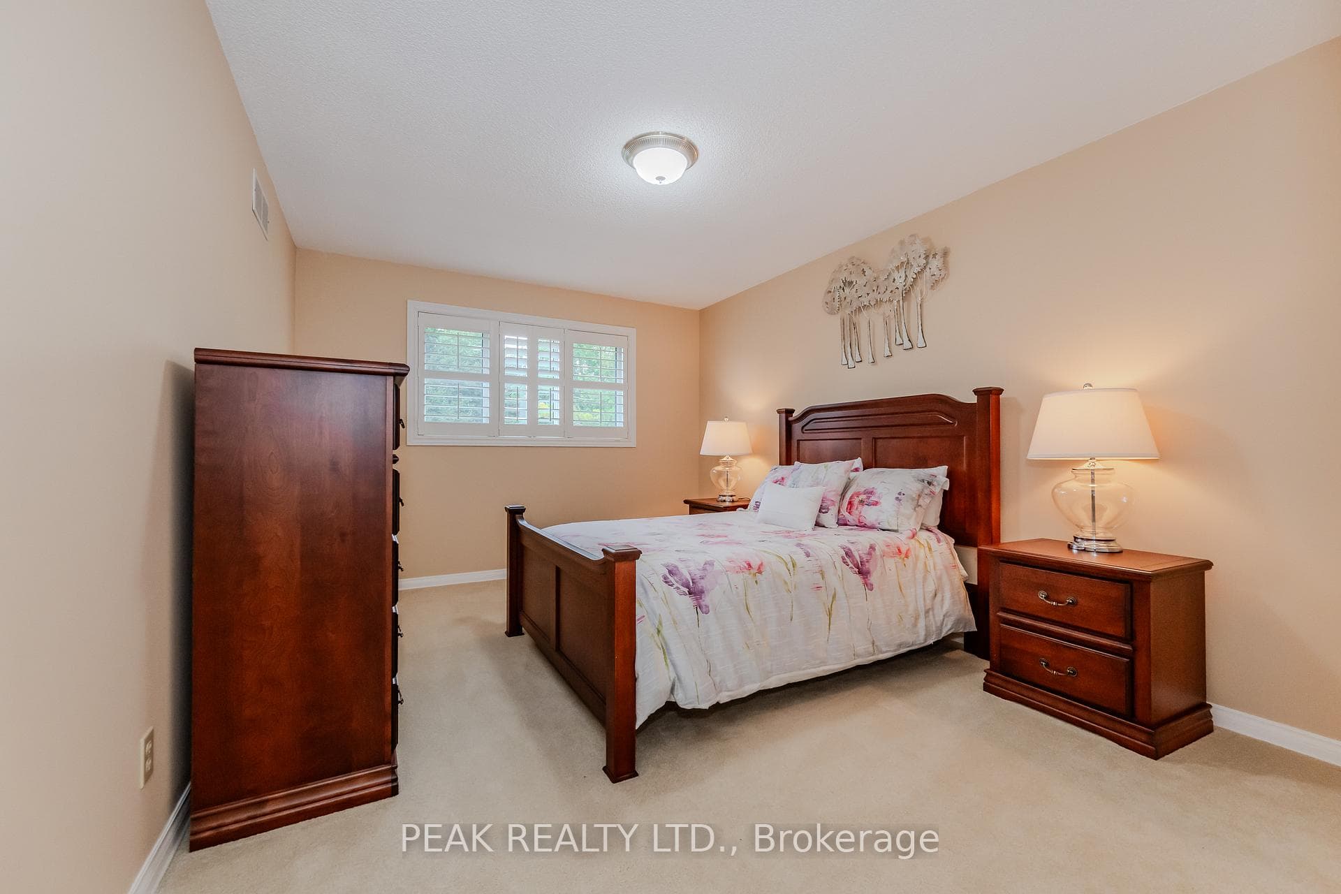 600 Stonebury Crescent photo 19