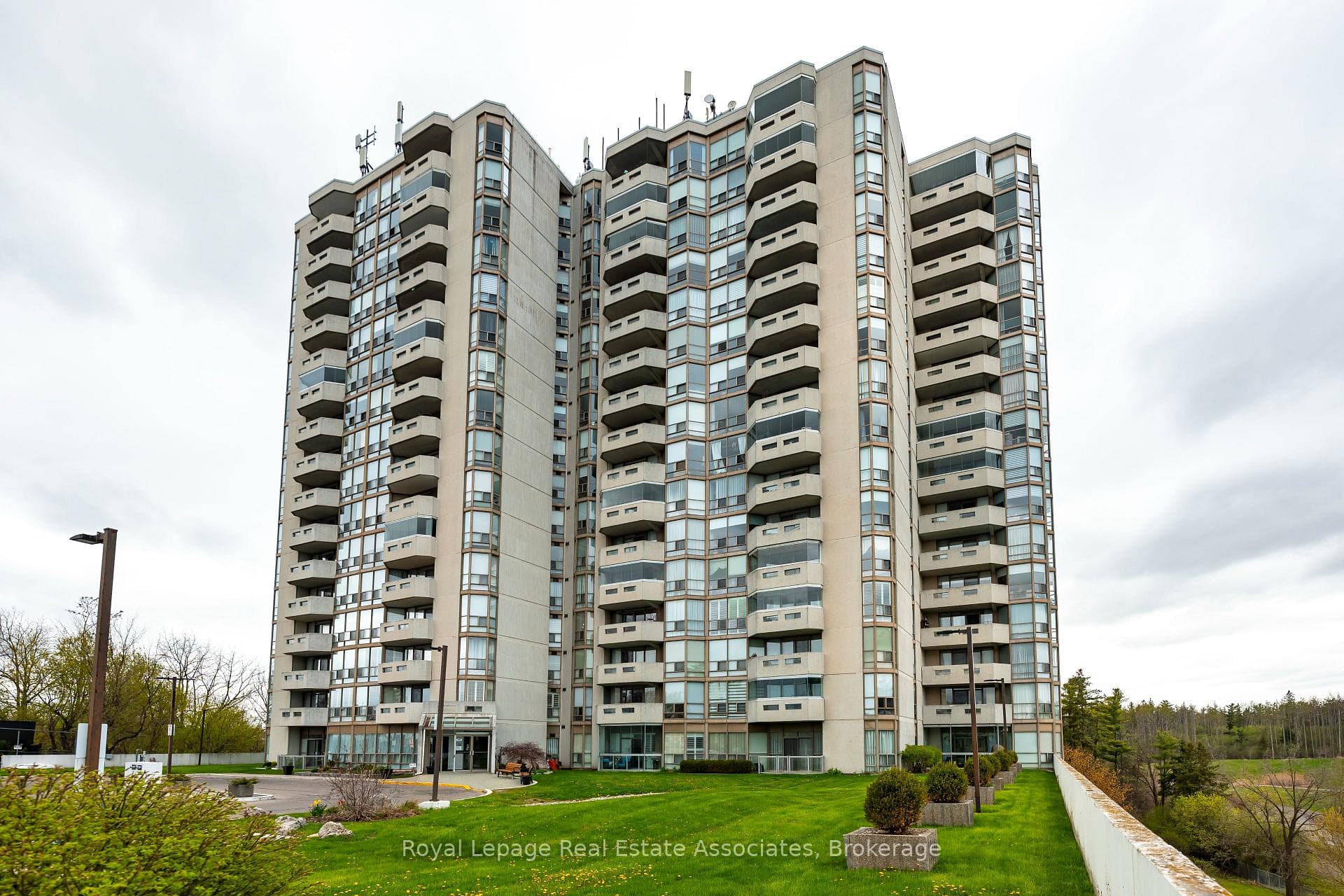 20 Mcfarlane Drive Unit 1402 photo 1