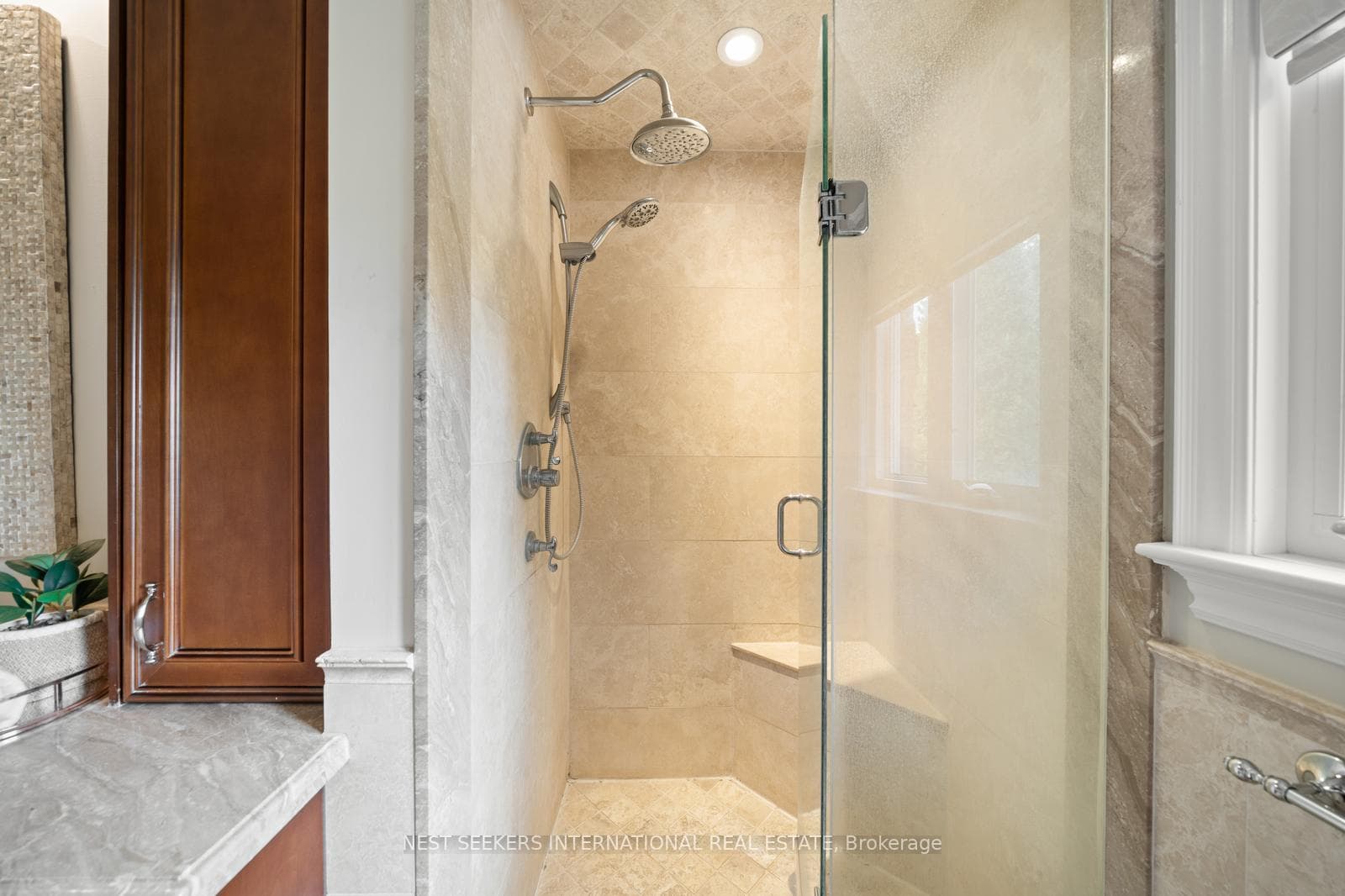 51 Ellis Avenue photo 9