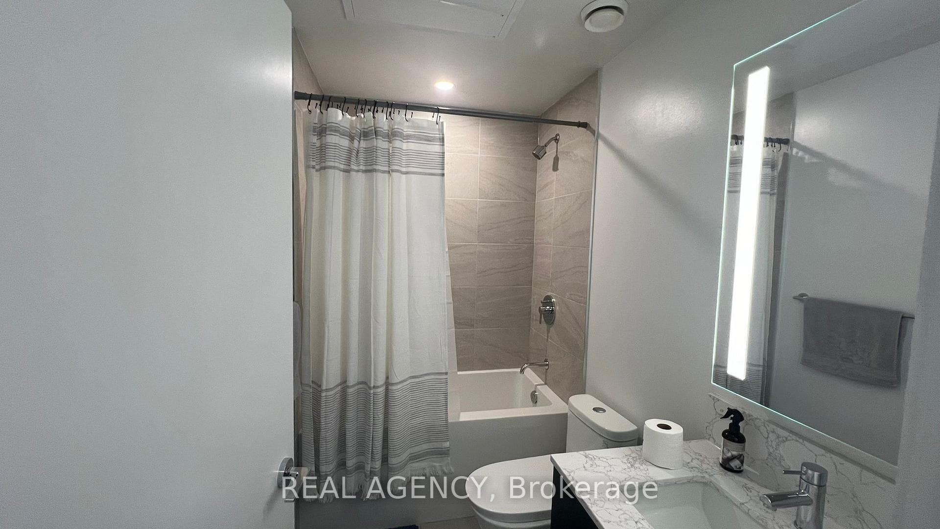 270 Dufferin Street Unit 821 photo 7