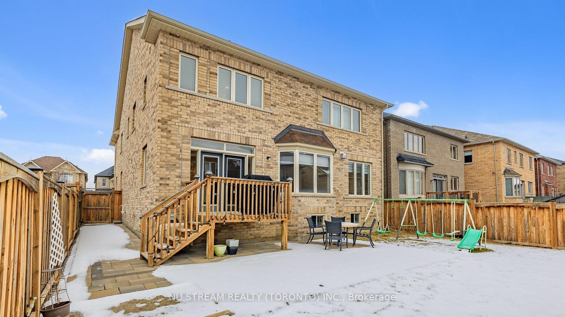 102 Beaconsfield Drive photo 36