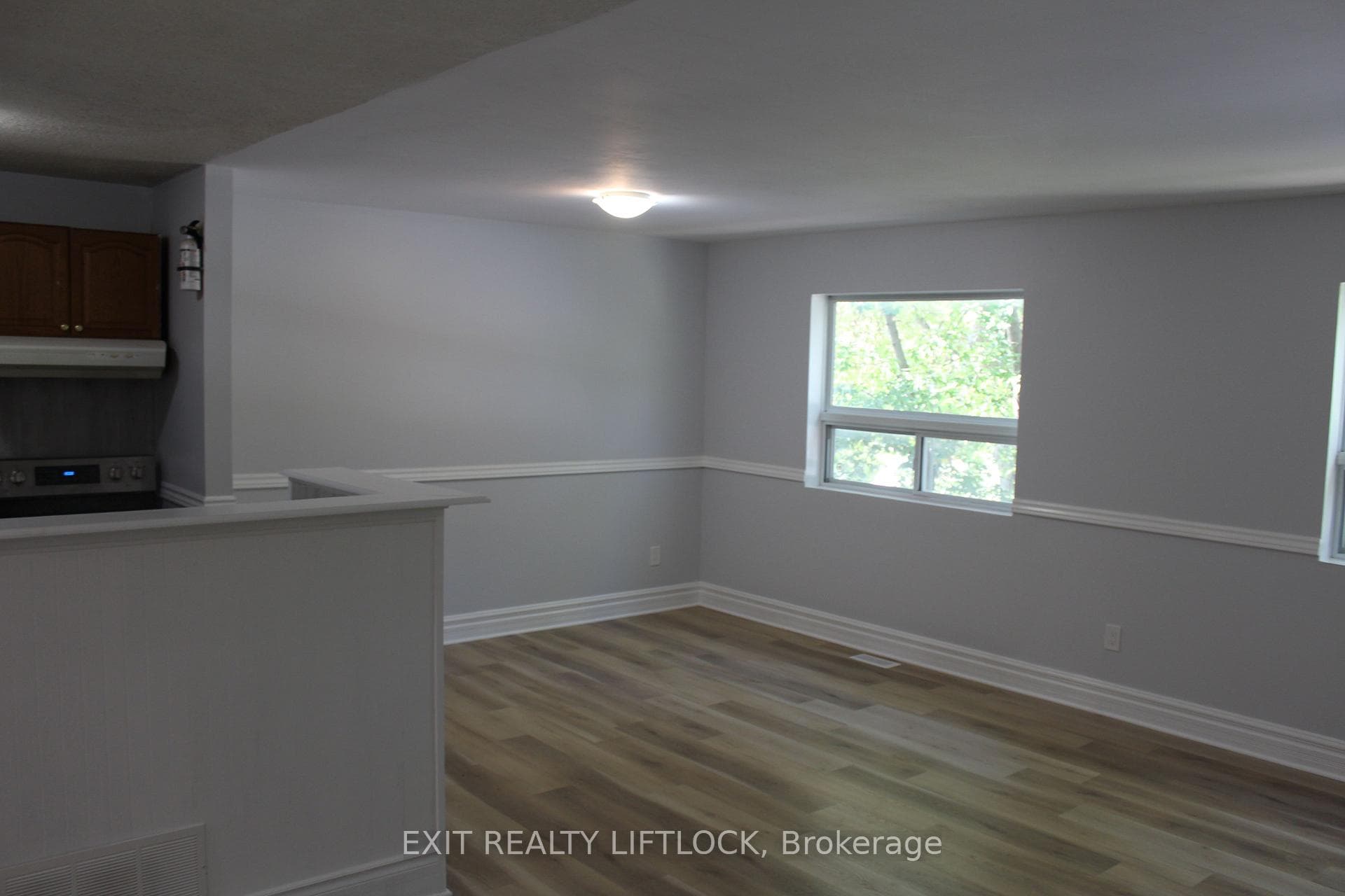 166 Stewart Street photo 5