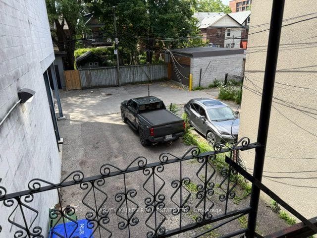 173 Danforth Avenue photo 8