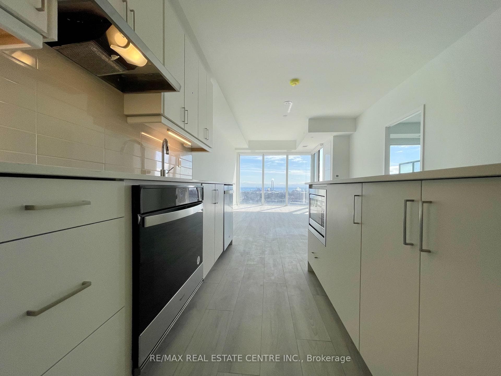 1035 Southdown Road Unit 1606 photo 8
