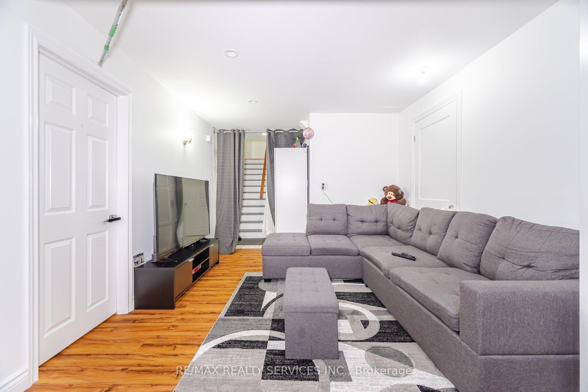 185 Mountainash Road photo 37
