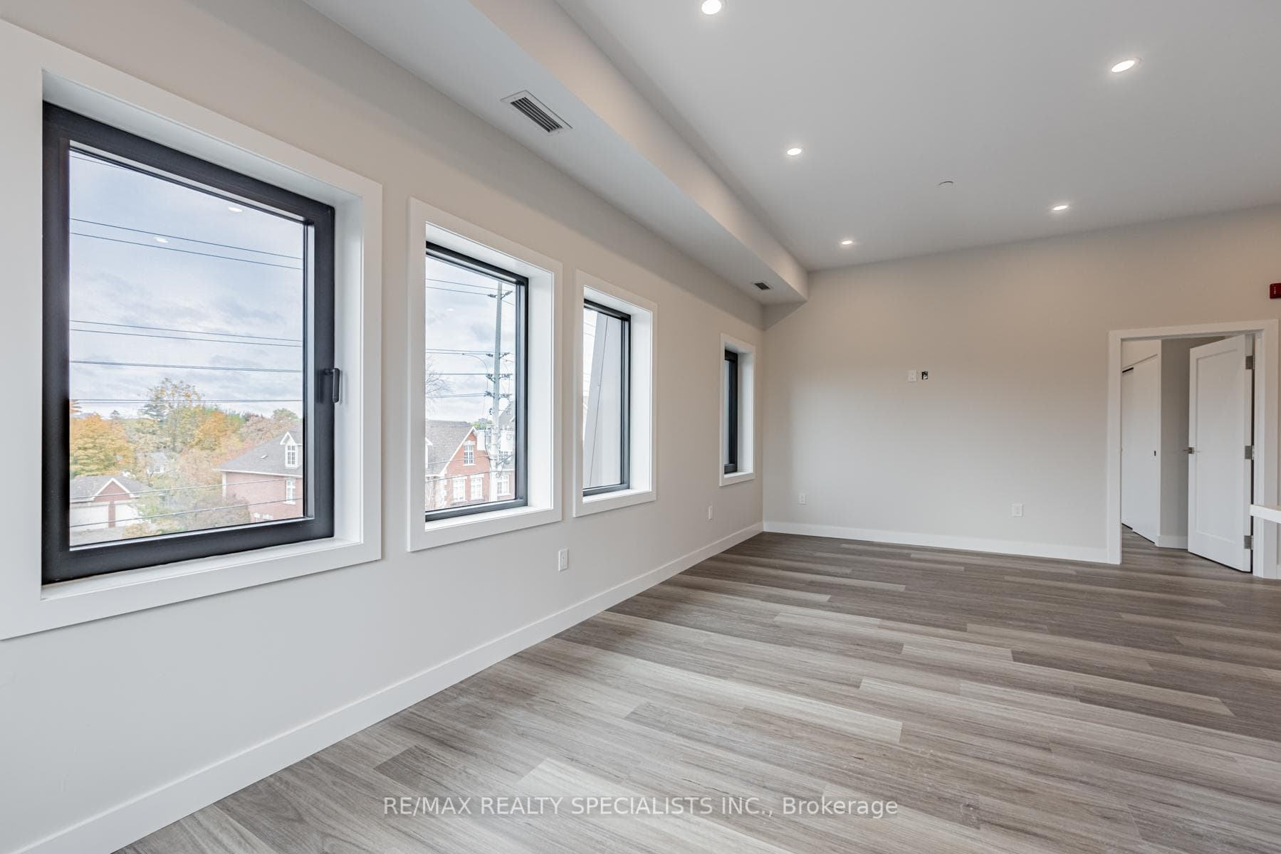 53 Queen Street Unit 202 photo 6
