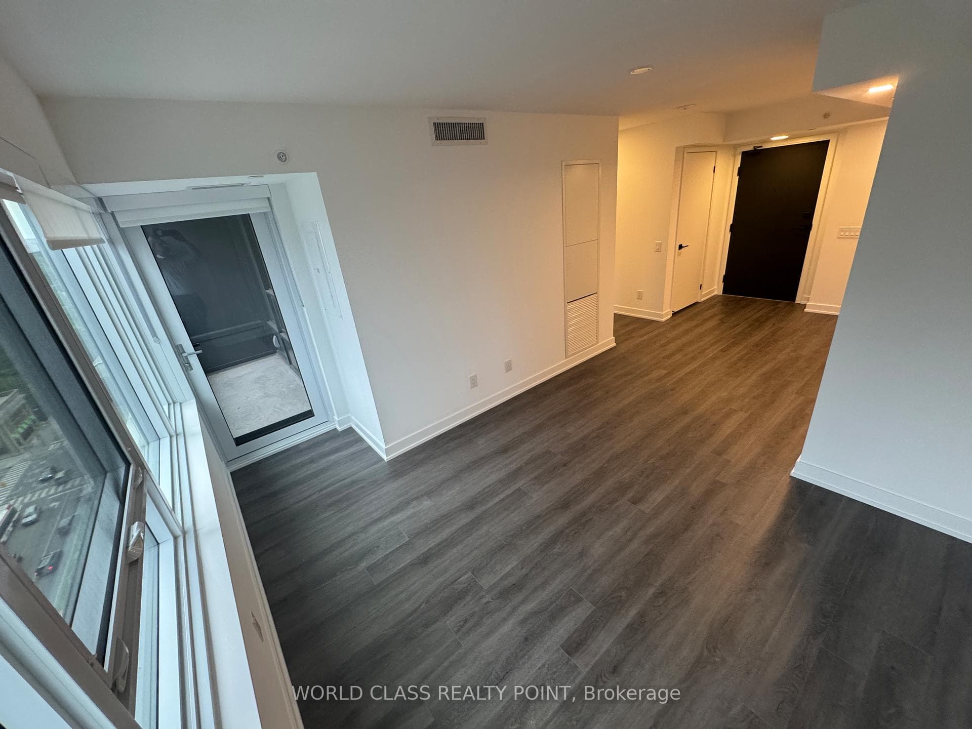 609 Sherbourne Street Unit 1503 photo 4
