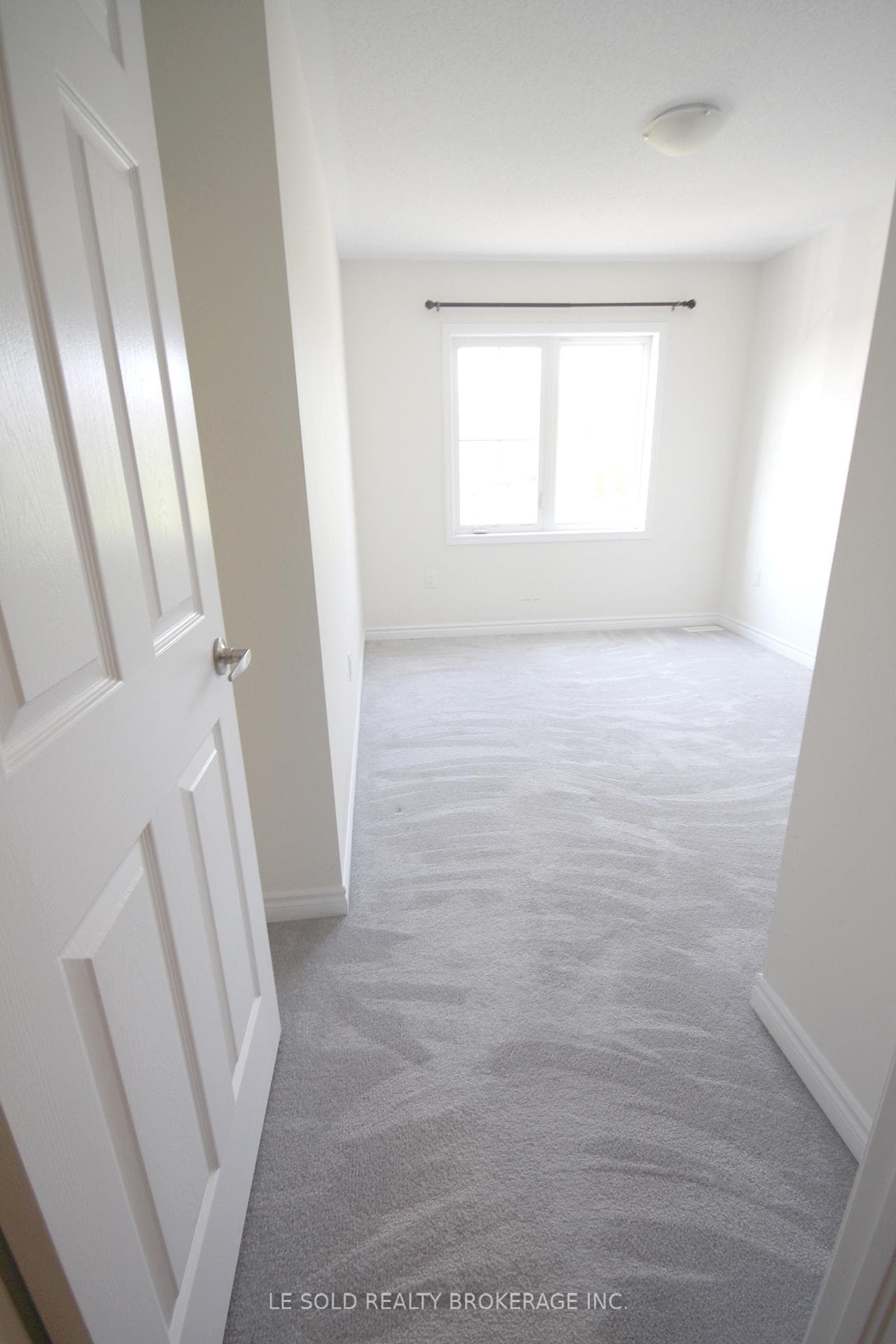 90 Hutt Crescent photo 20