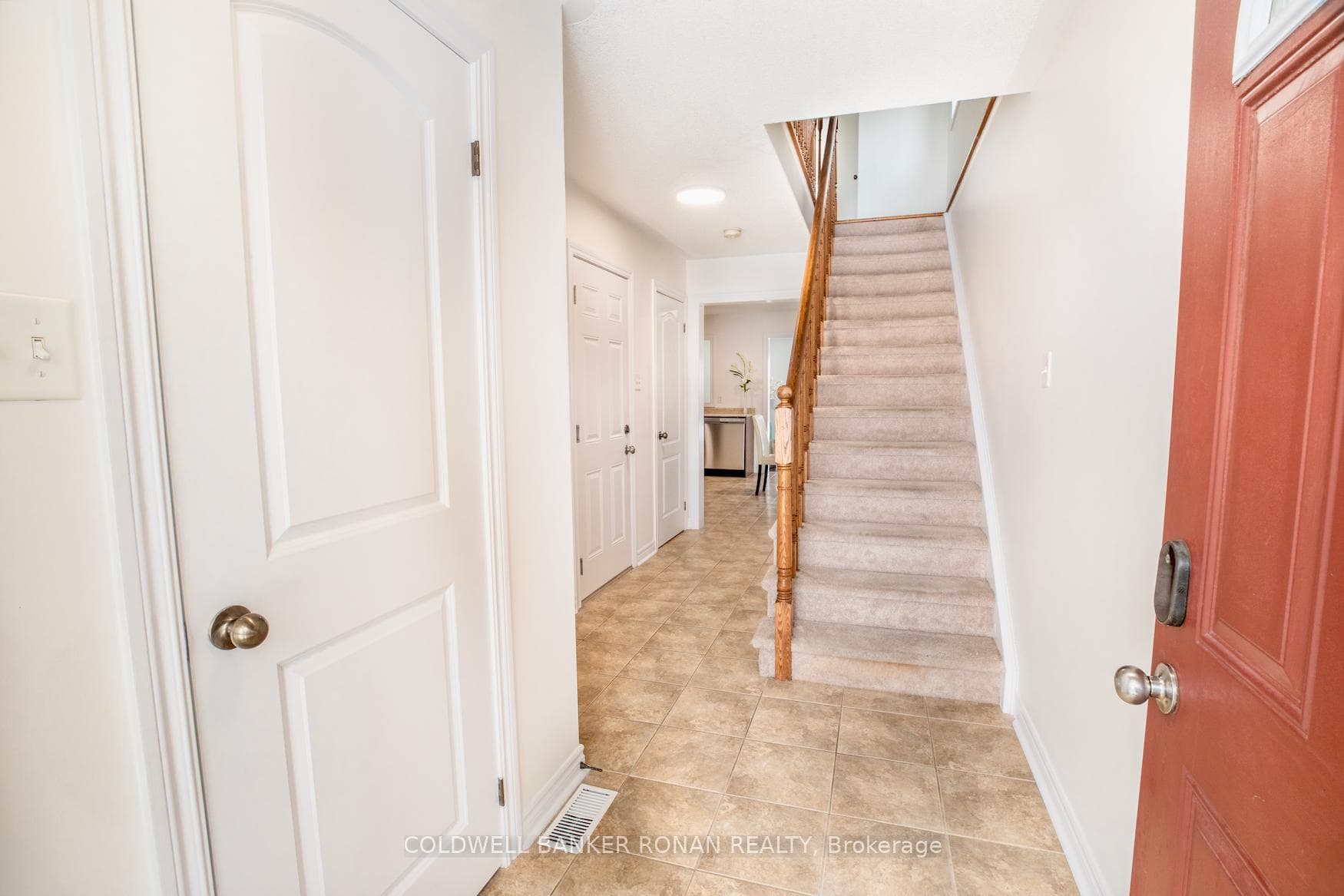 115 Banting Crescent photo 5