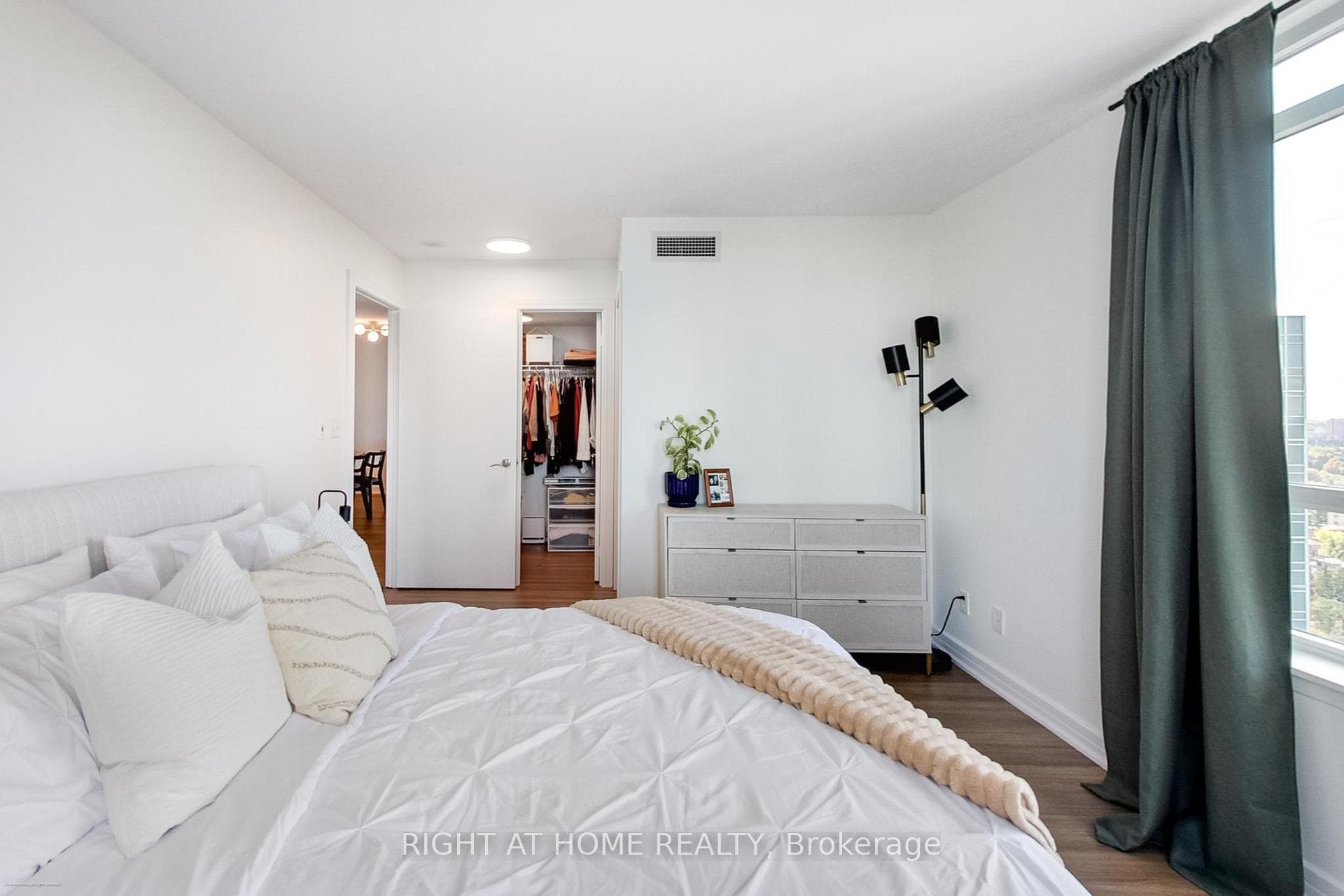16 Harrison Garden Boulevard Unit Lph02 photo 21