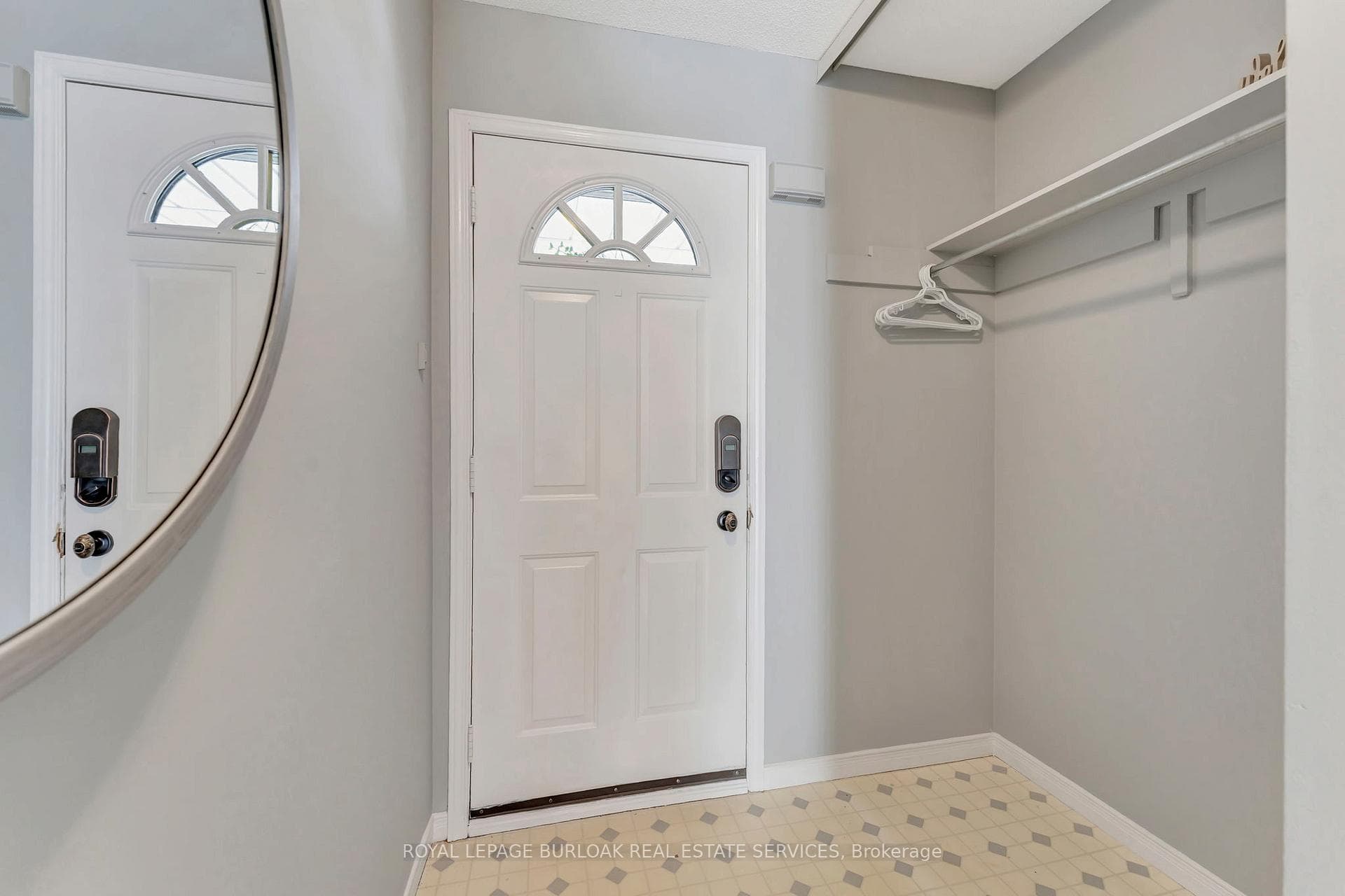 4810 John Street photo 4