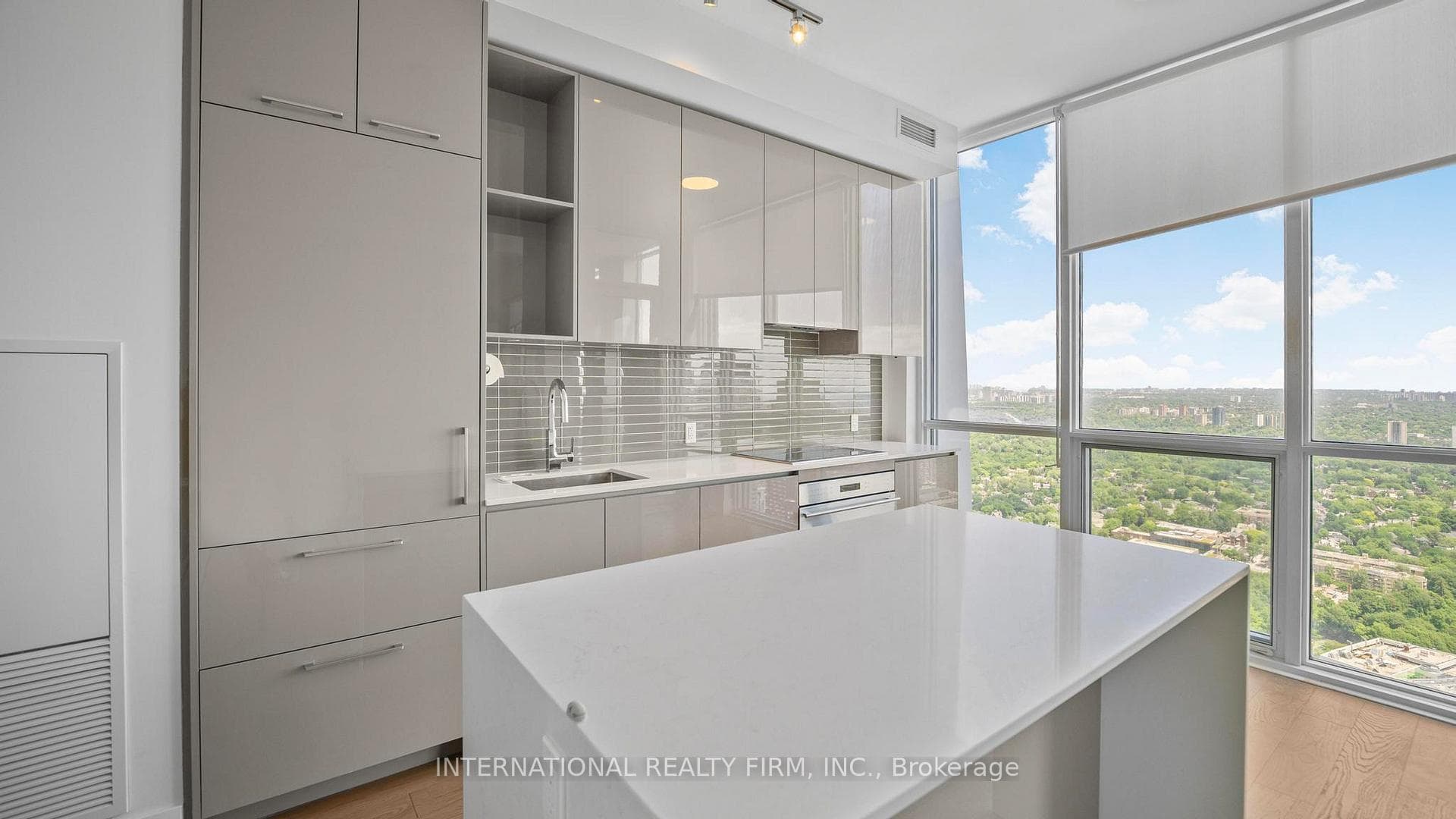 1 Yorkville Avenue Unit 5409 photo 13