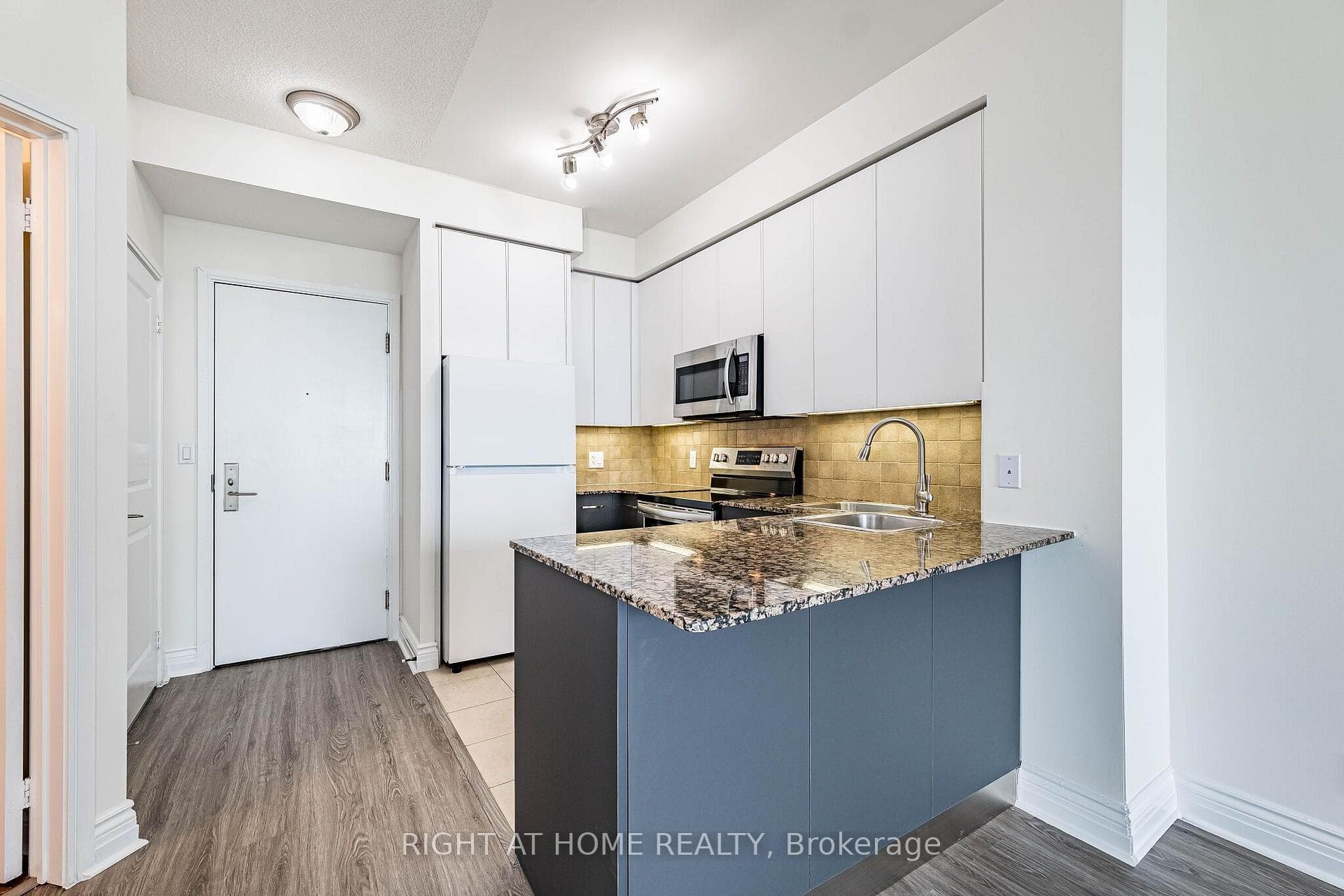 80 Absolute Avenue Unit 2302 photo 13