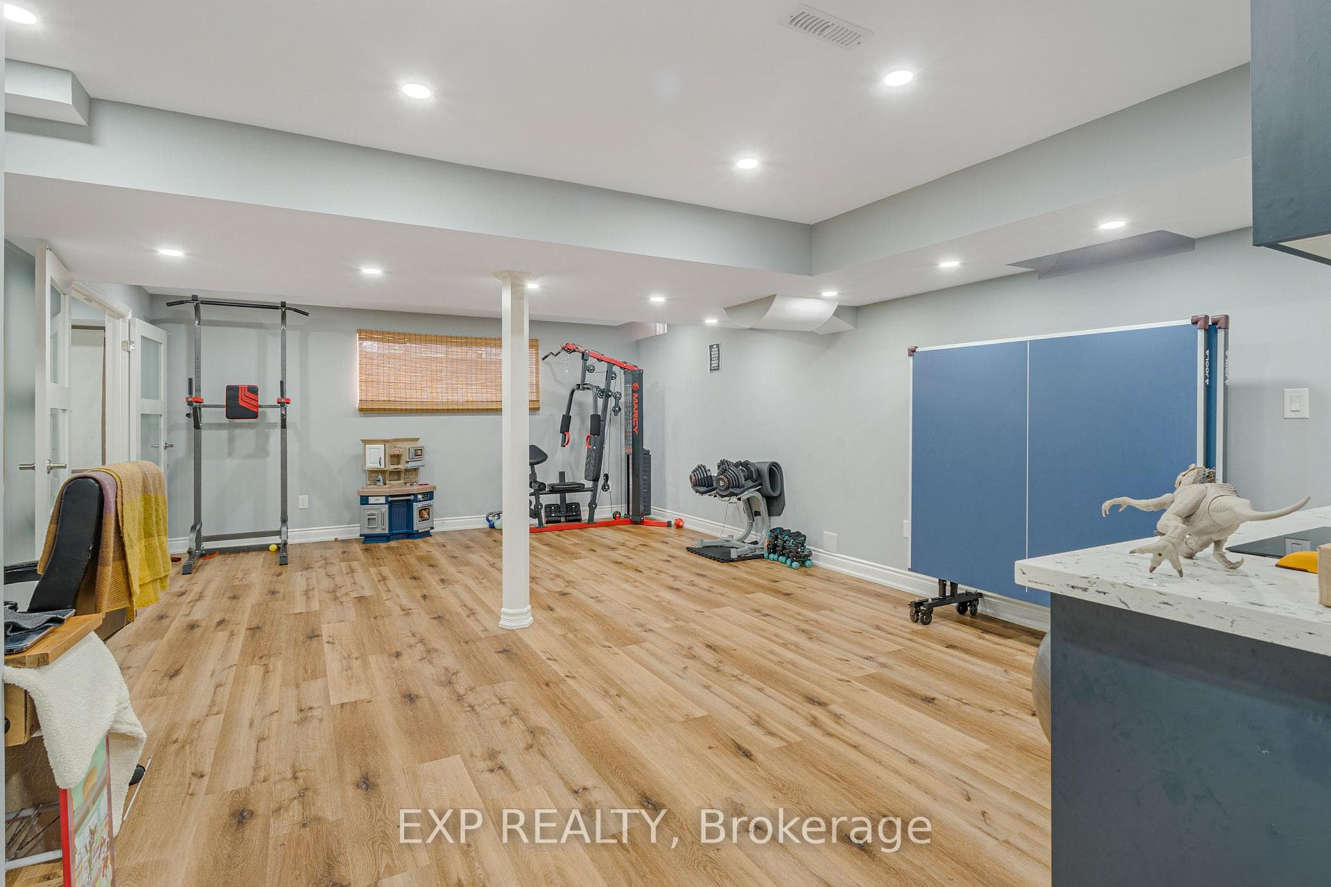 1193 Barr Crescent photo 33