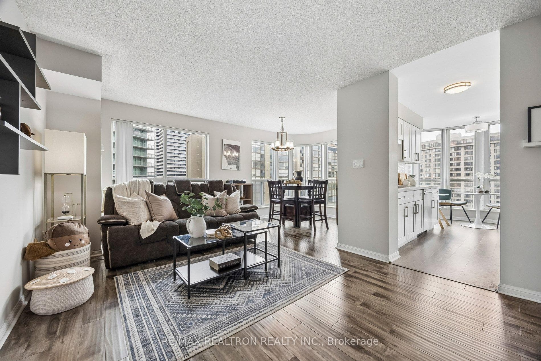 23 Lorraine Drive Unit 1602 photo 9