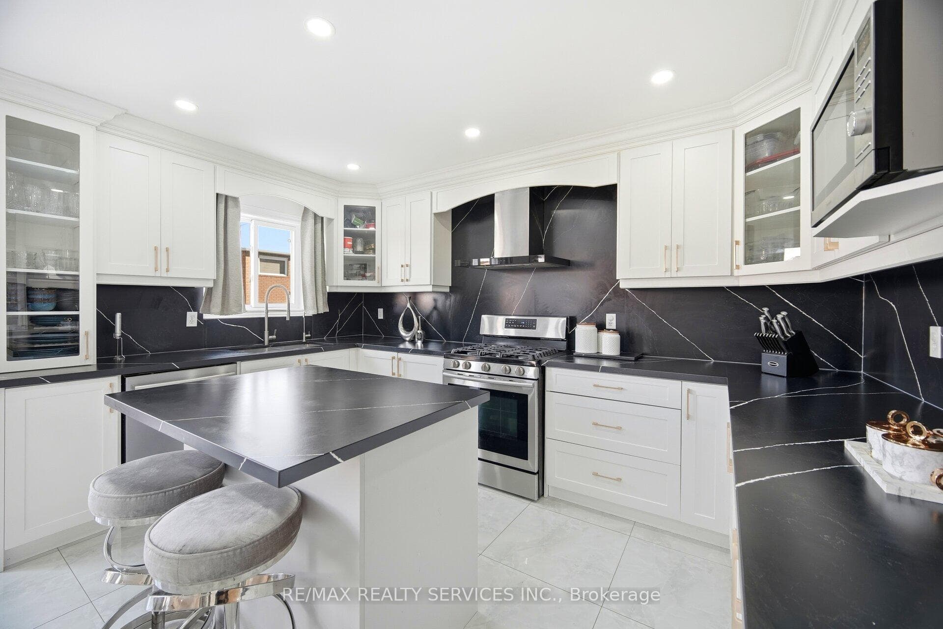 71 Hutton Crescent photo 14