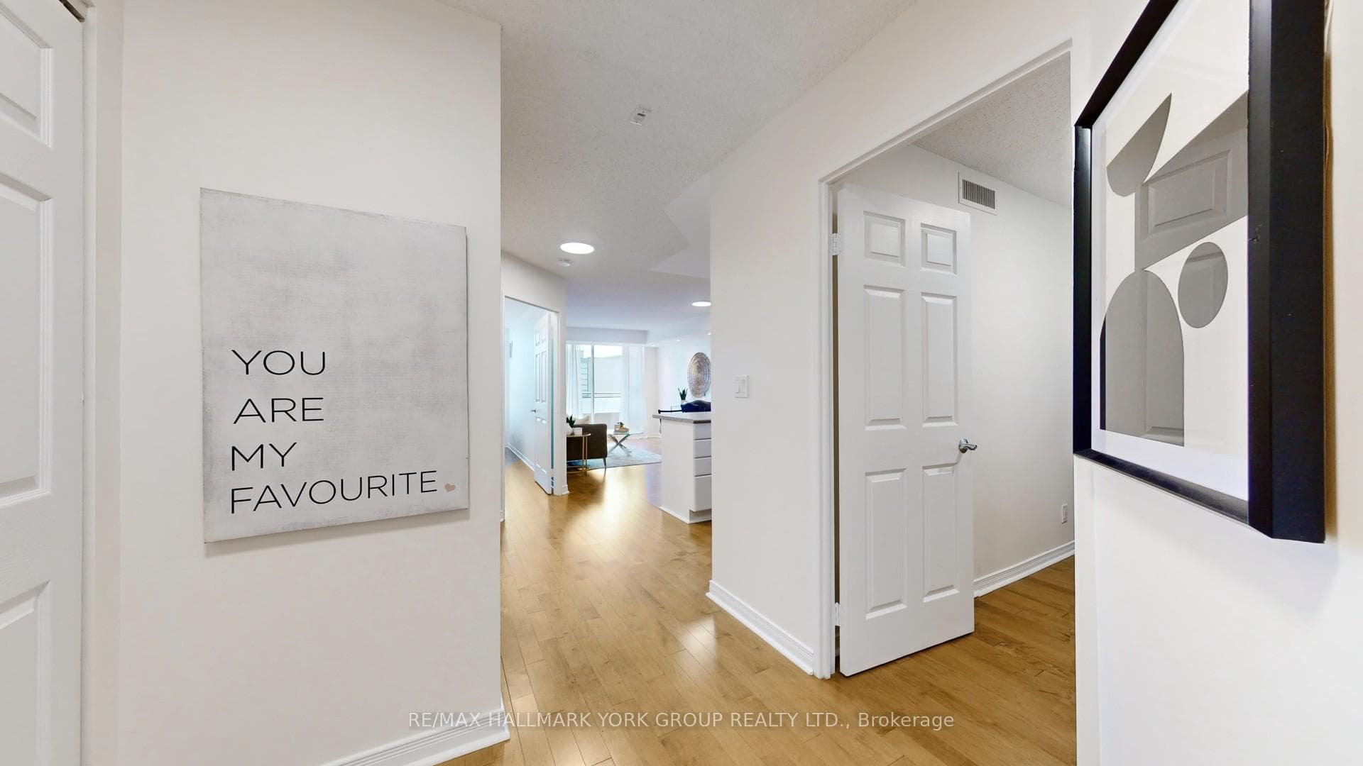 245 Davisville Avenue Unit 512 photo 24
