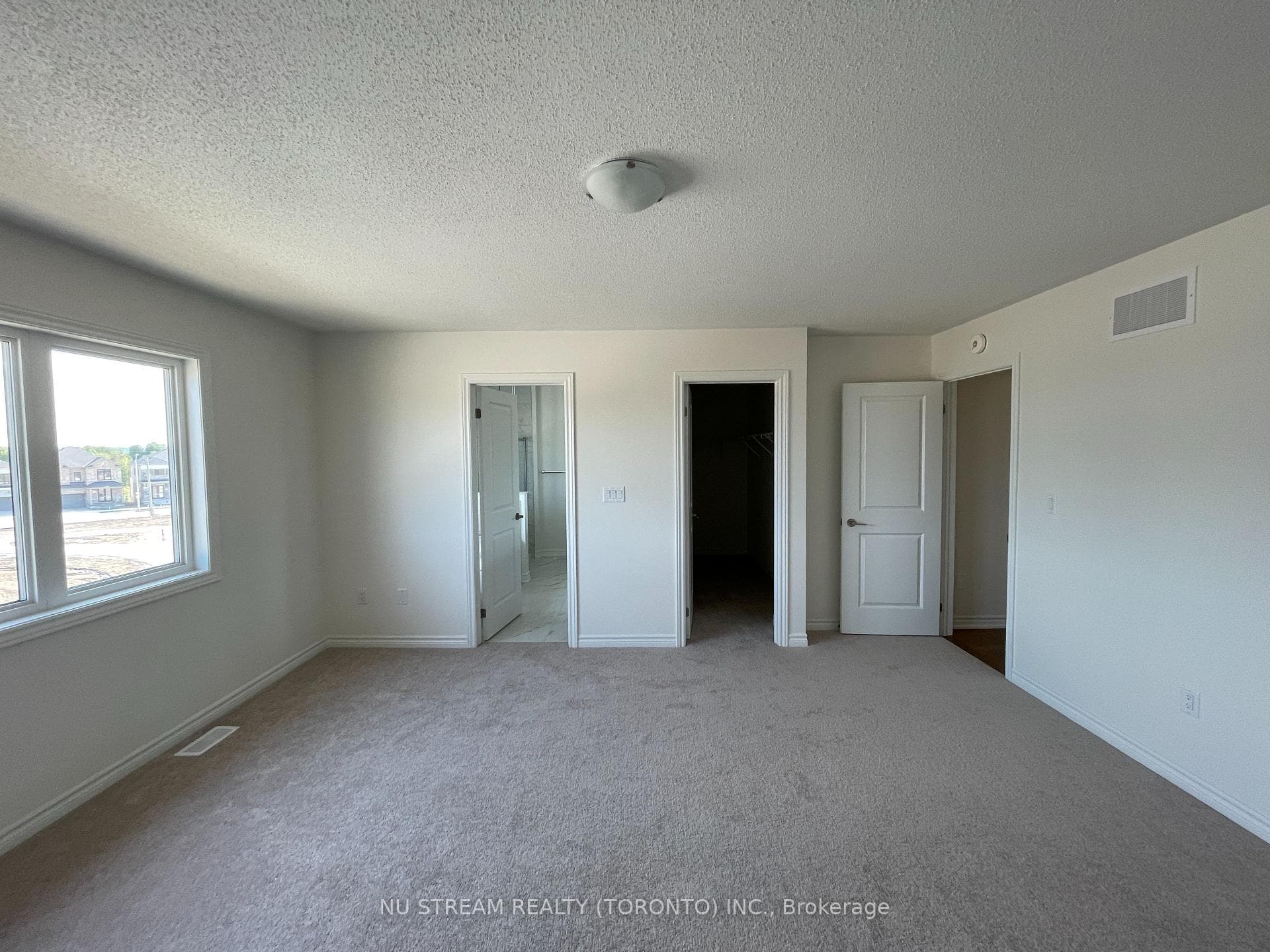 20 PHOENIX Boulevard photo 17