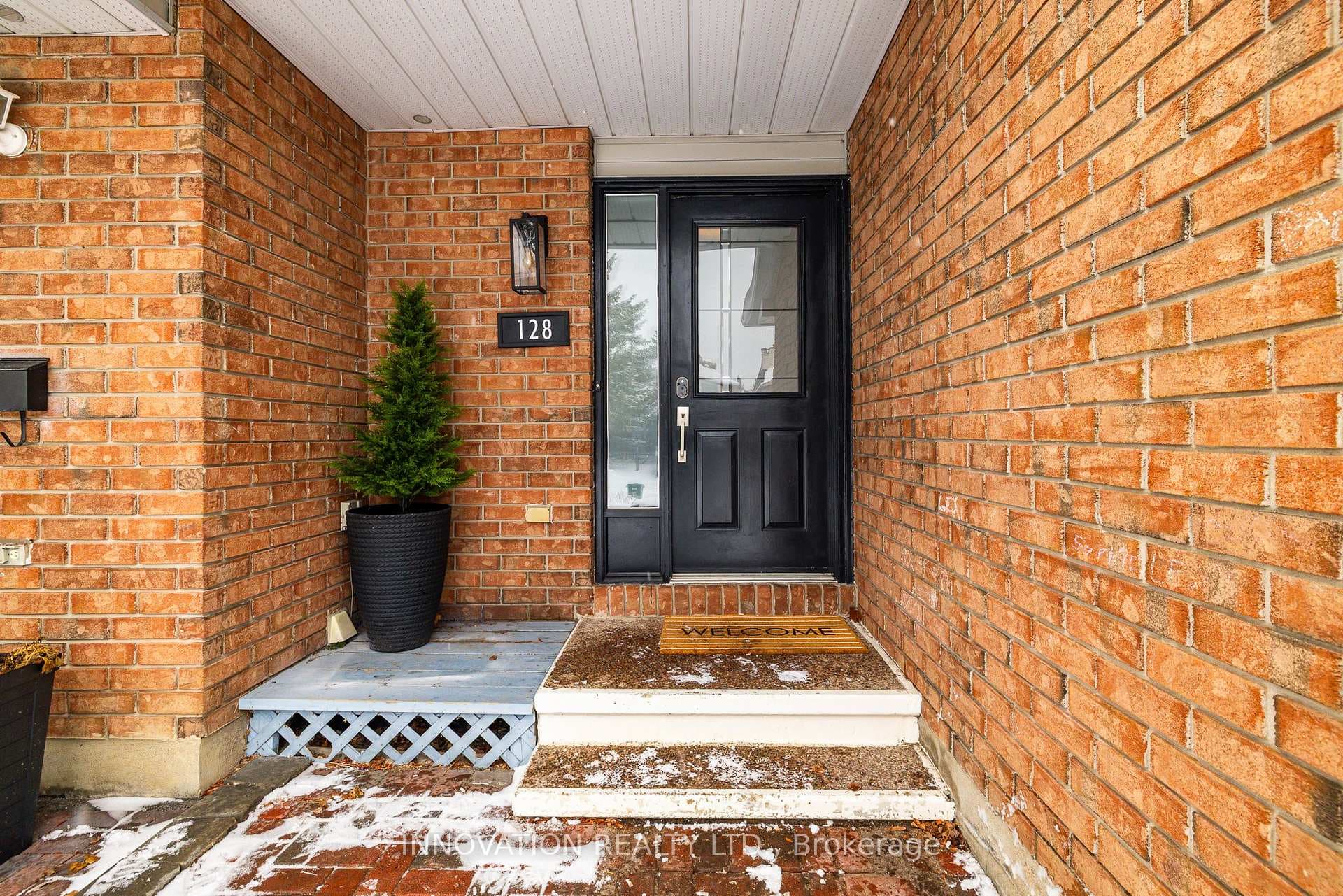 128 Pickwick Drive photo 3