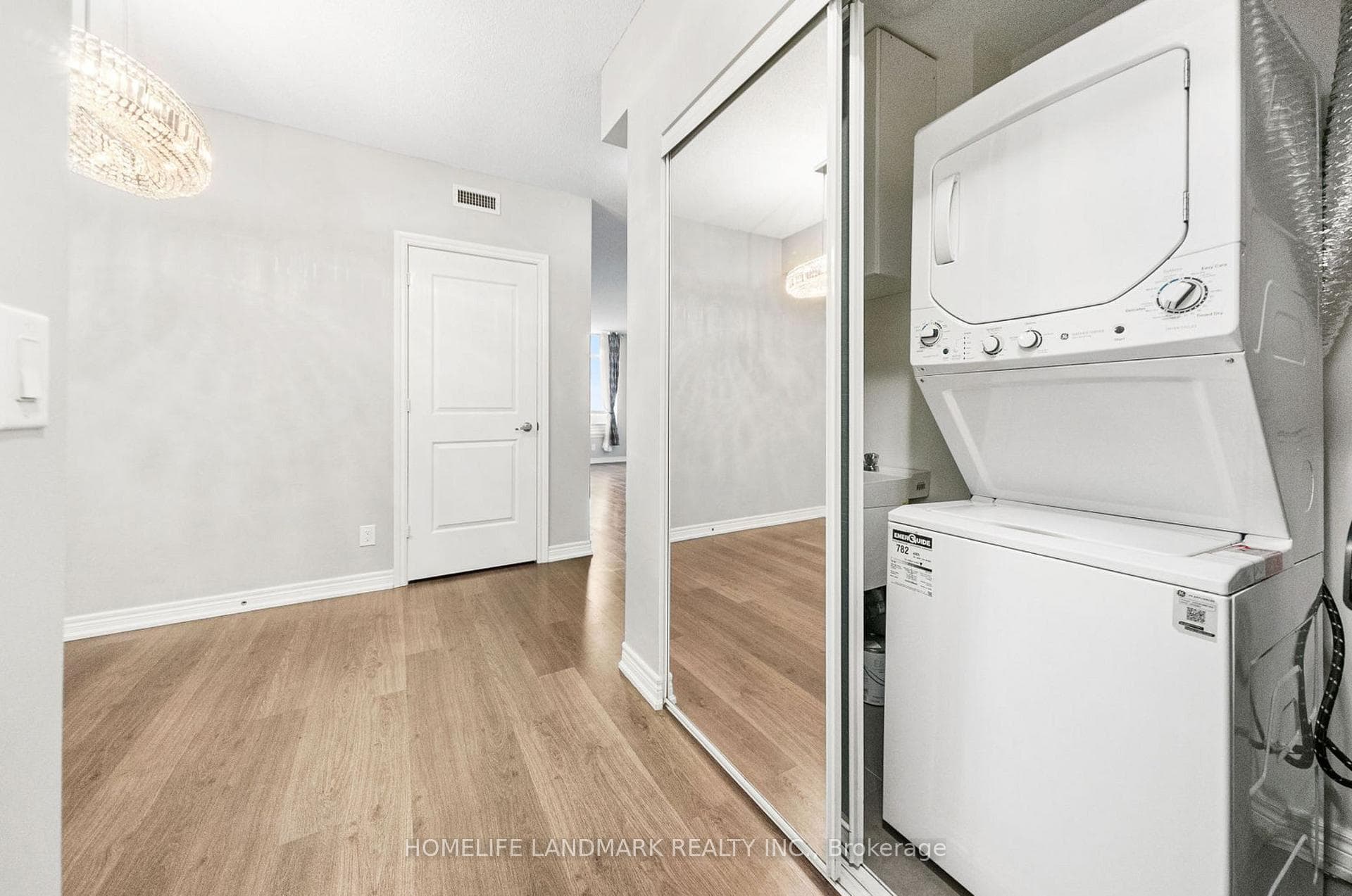 9245 Jane Street Unit 1212 photo 8