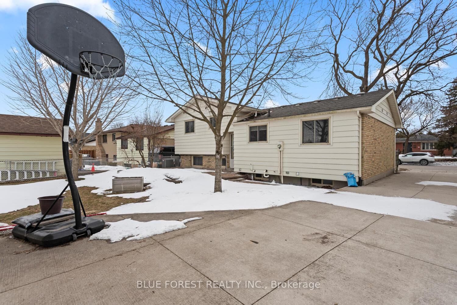 1001 Osgoode Drive photo 36