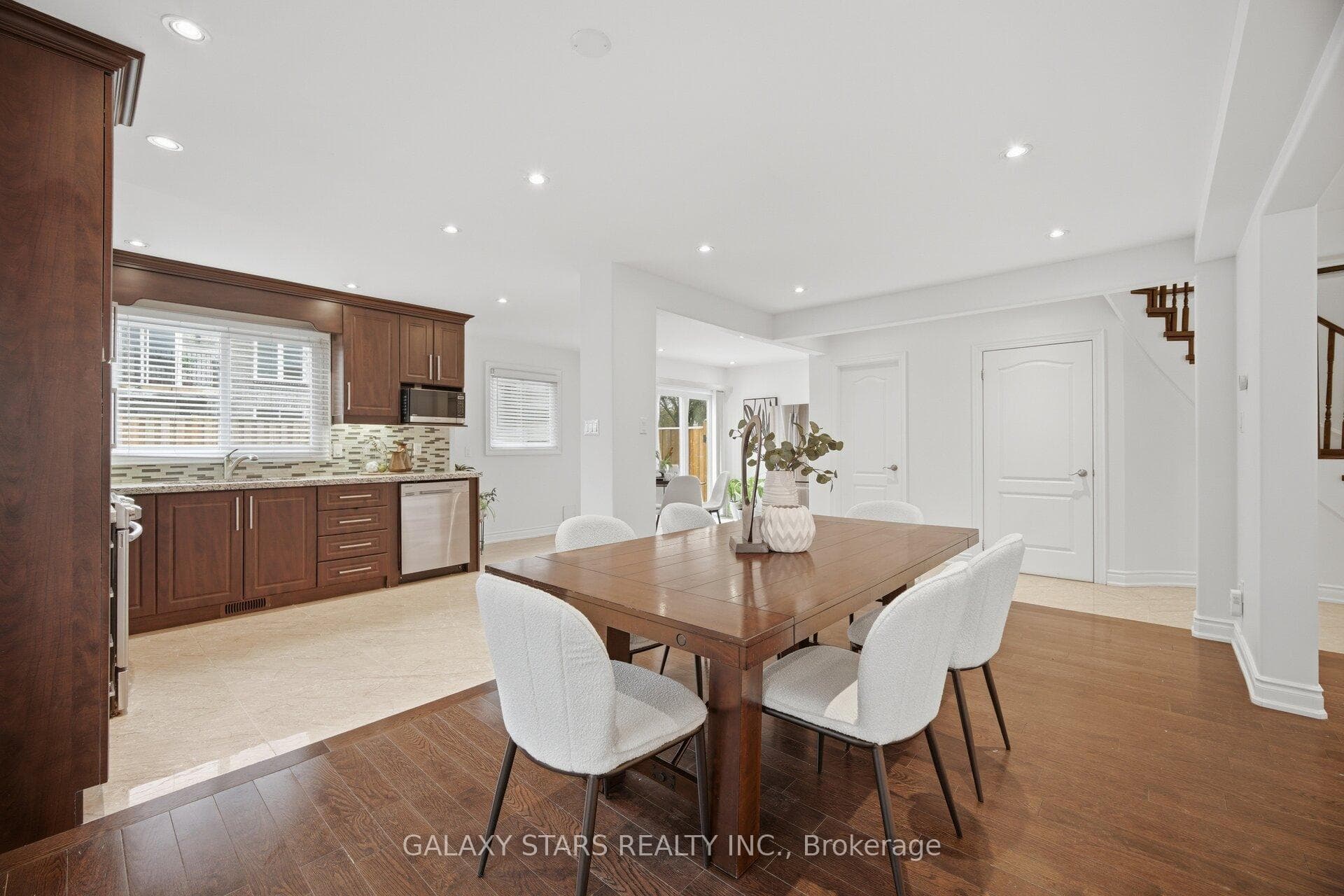 19 Ingleton Boulevard photo 12